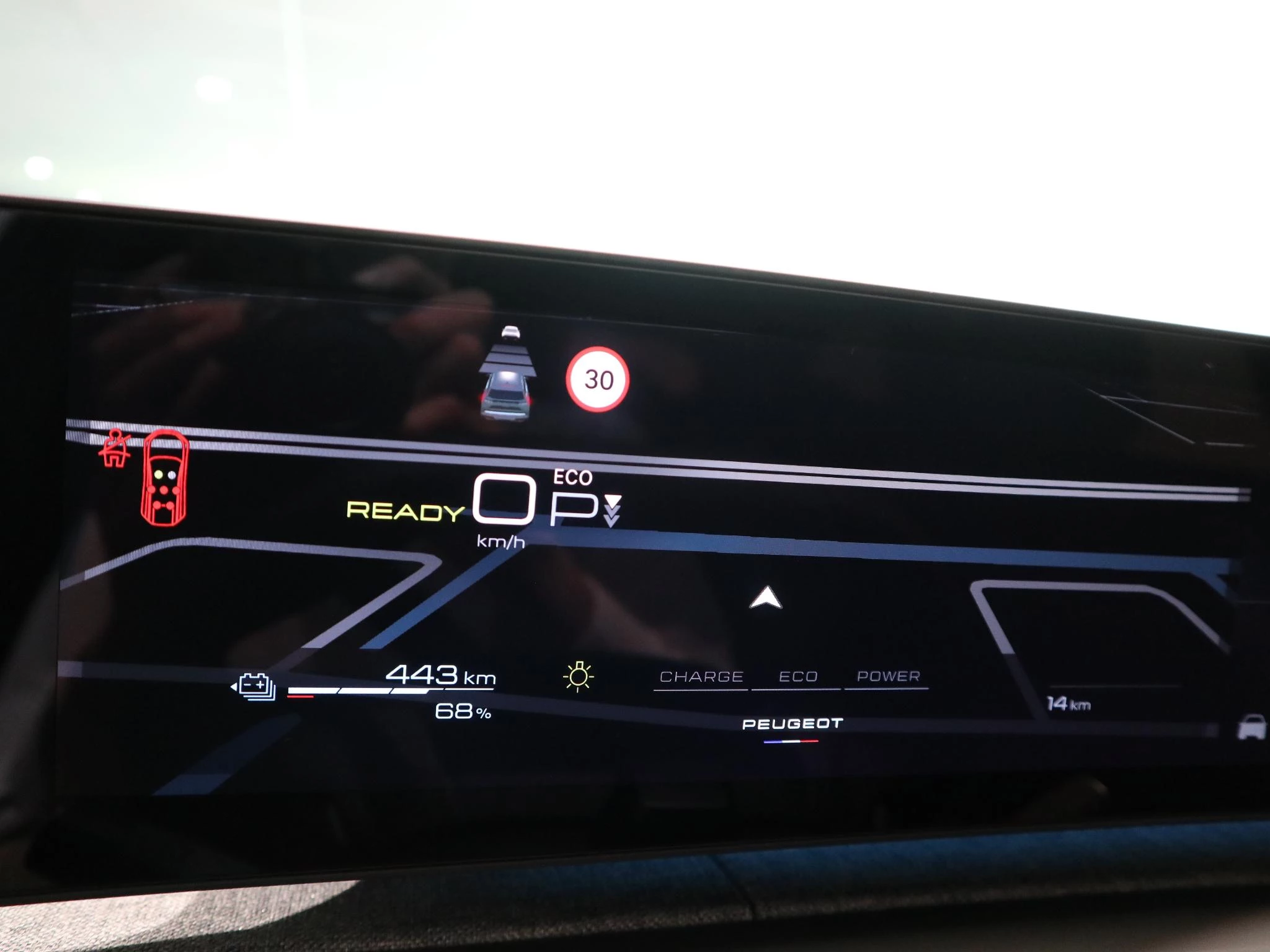 Peugeot-e-5008-image-23