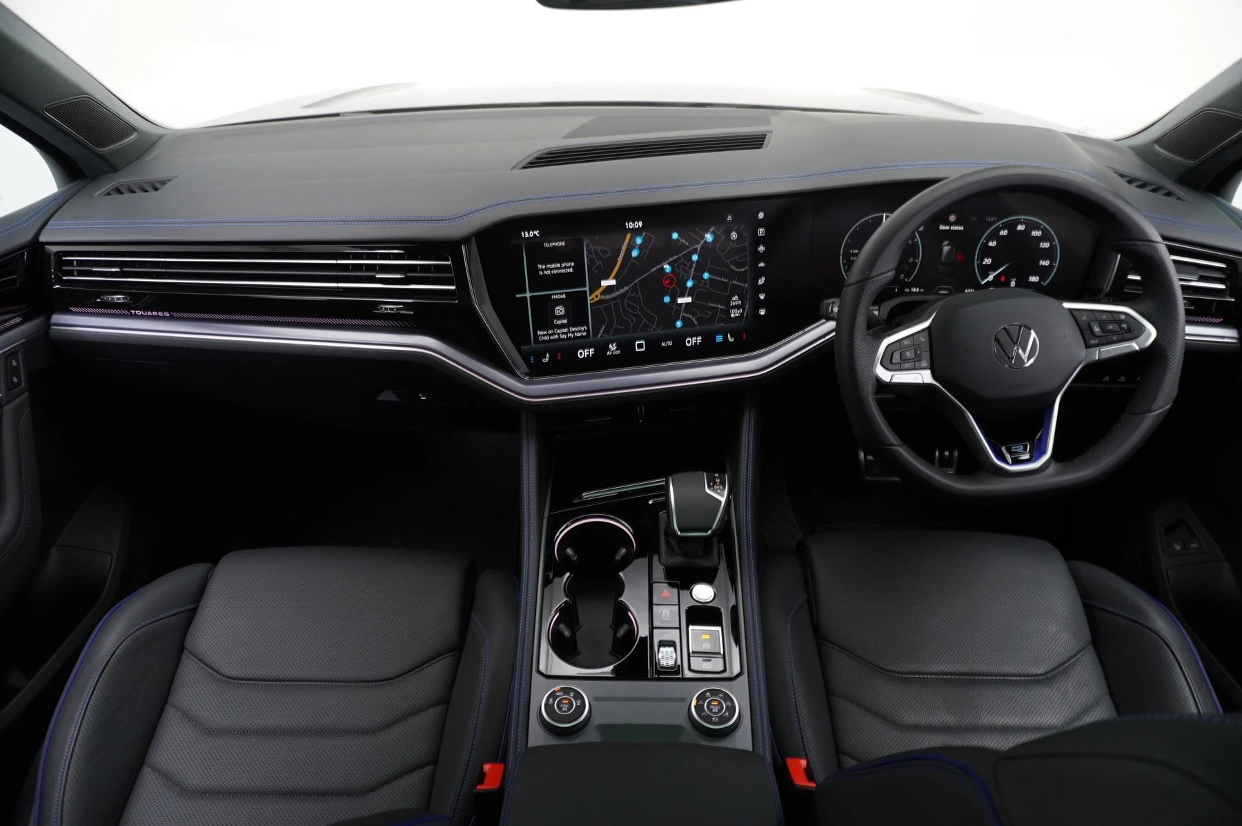 Volkswagen-Touareg-image-7