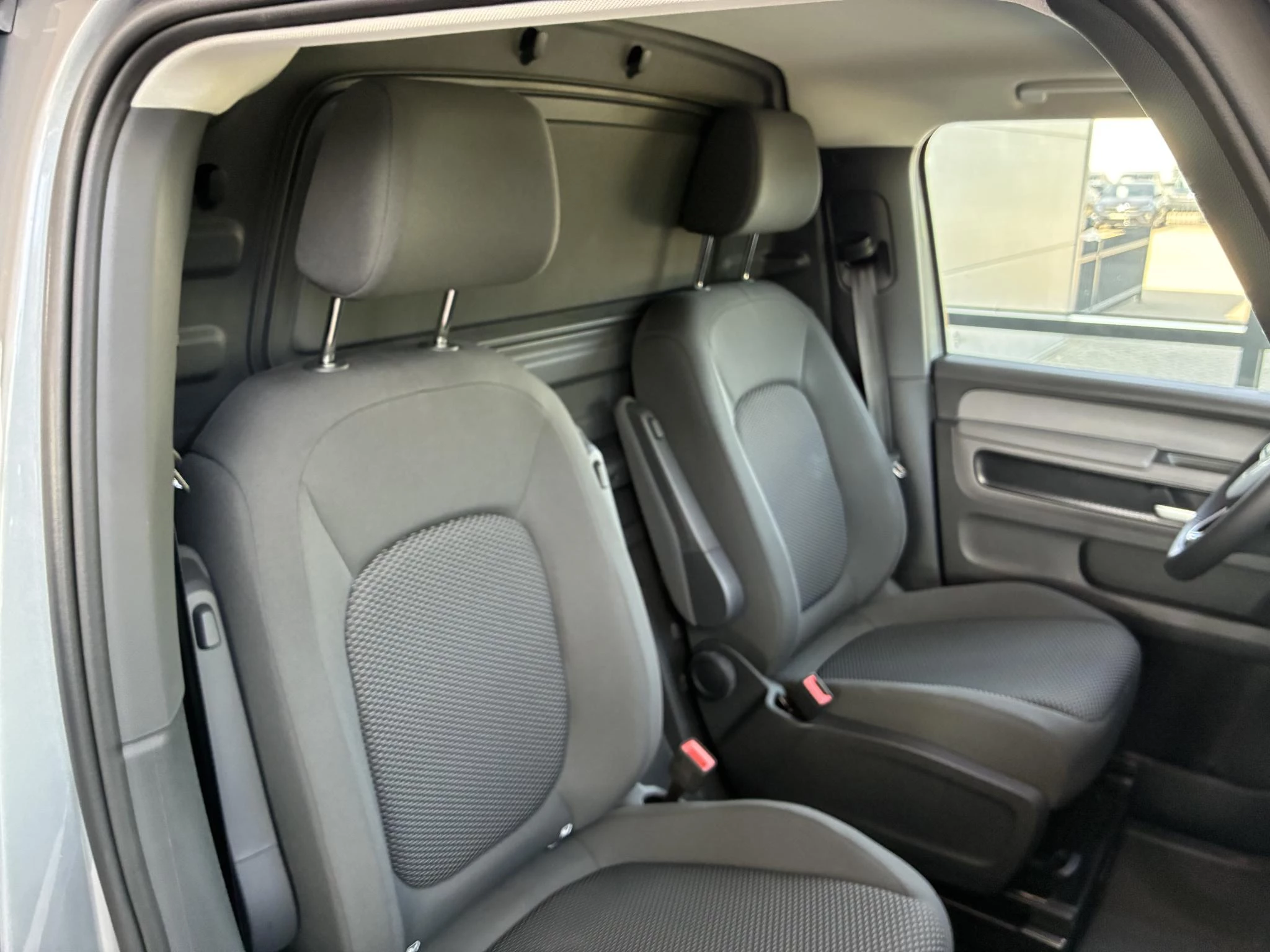 Volkswagen-ID. Buzz Cargo-image-9