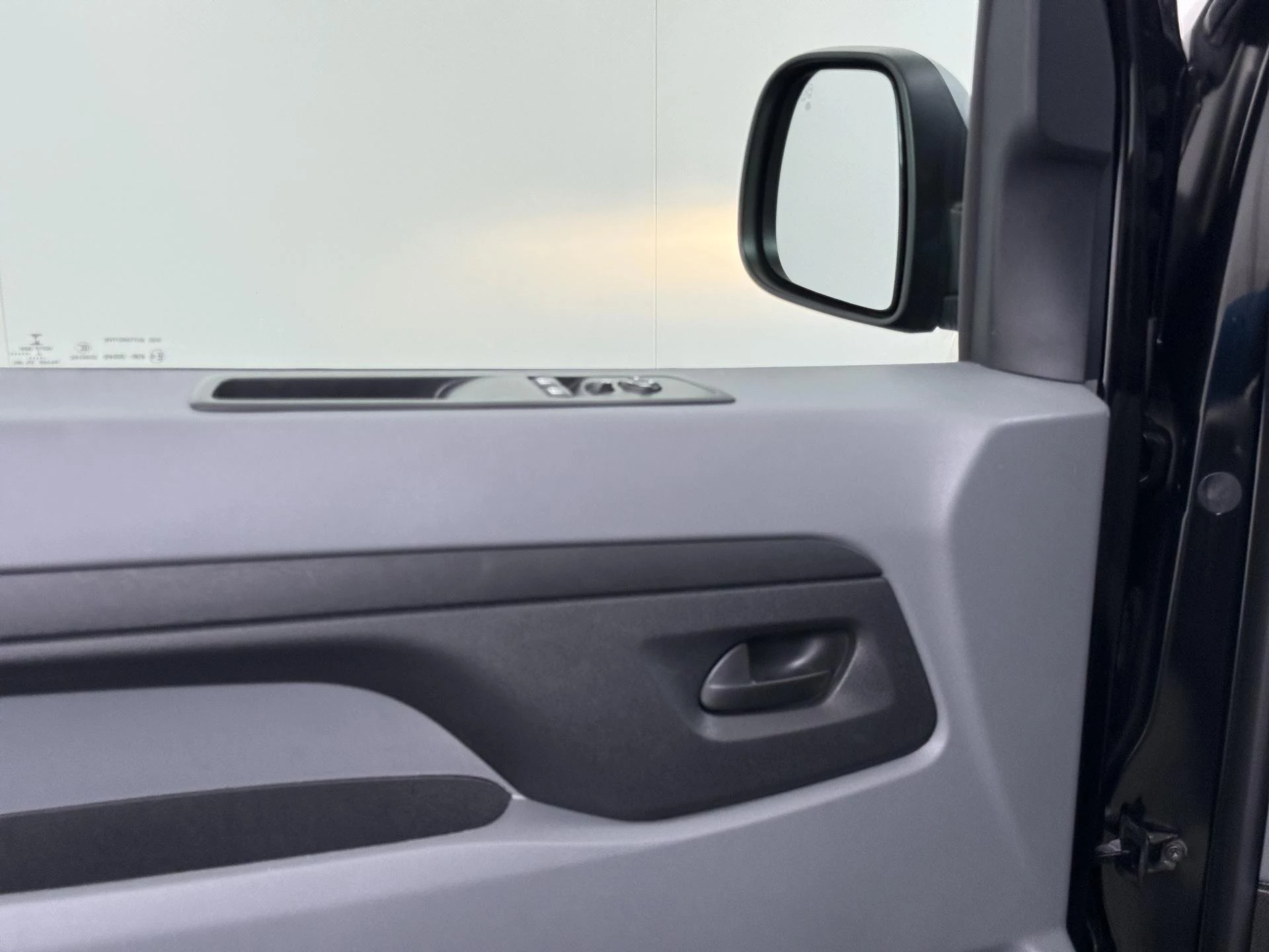 Opel-Vivaro-image-15