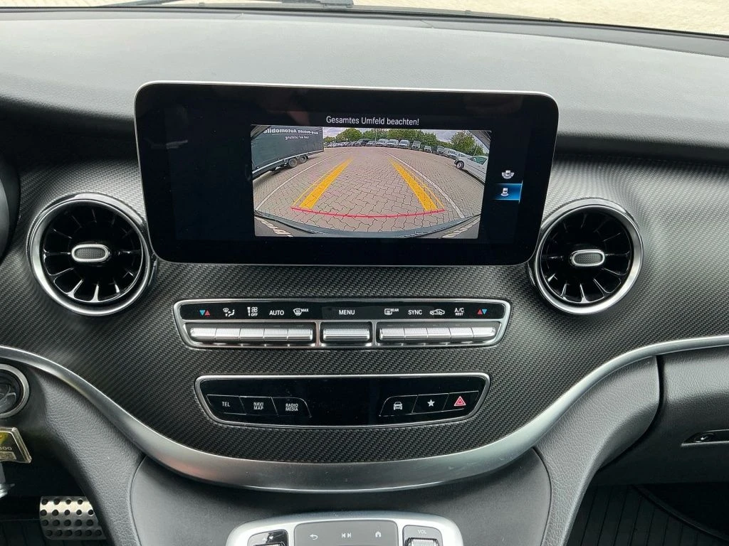 Mercedes-Benz-V-Klasse 300-image-13