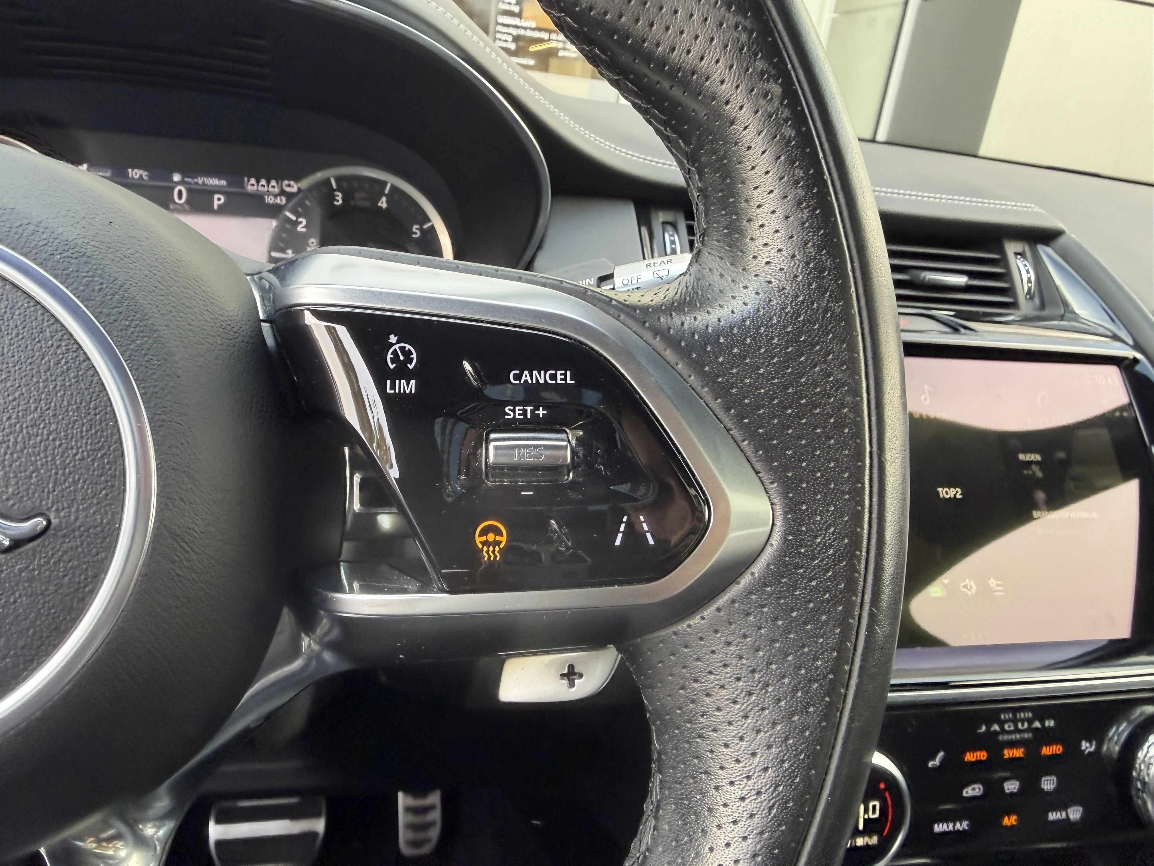 Jaguar-E-PACE-image-14