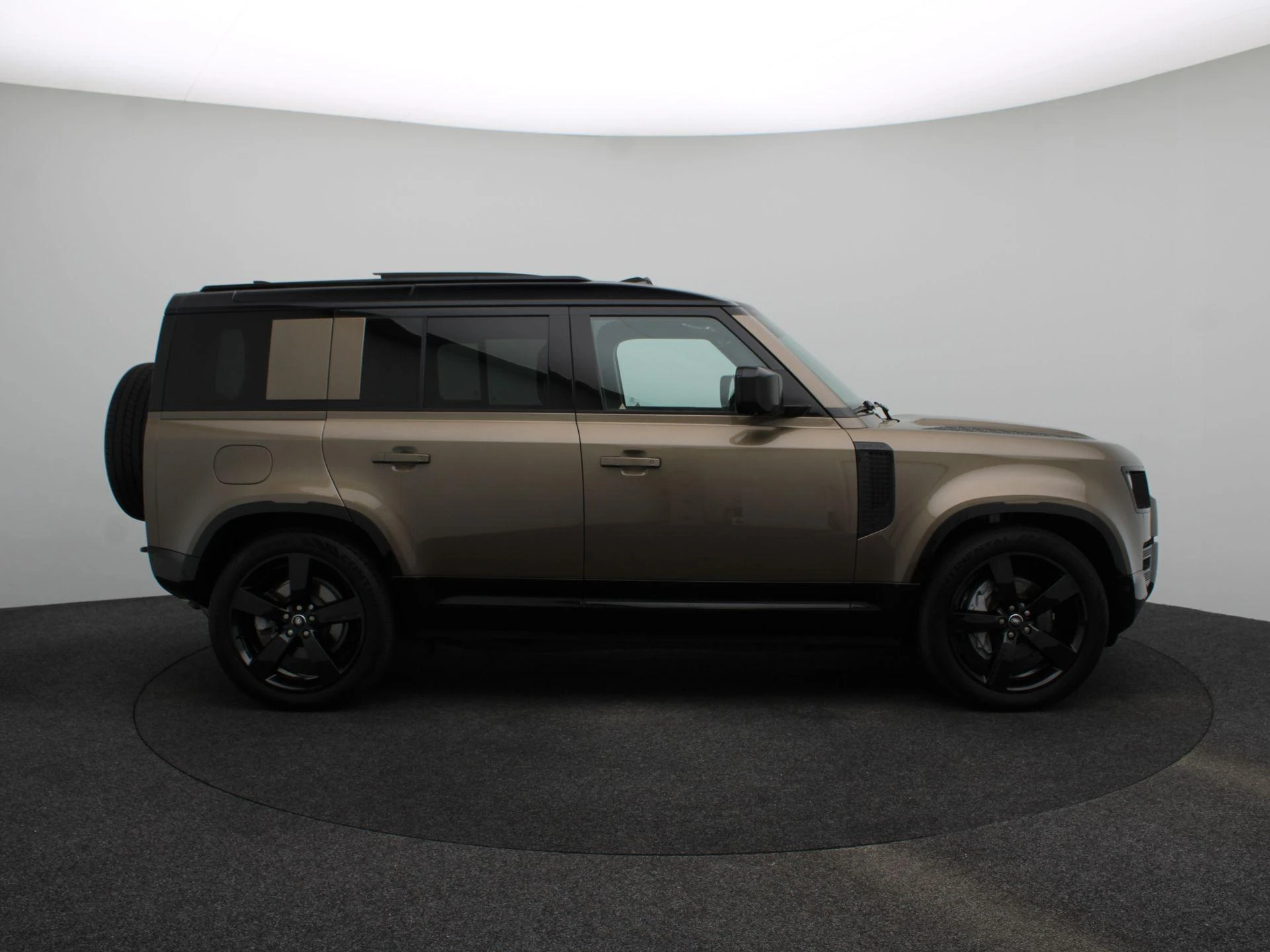 Land Rover Defender 110 2.0 P300e 110 X-Dynamic HSE