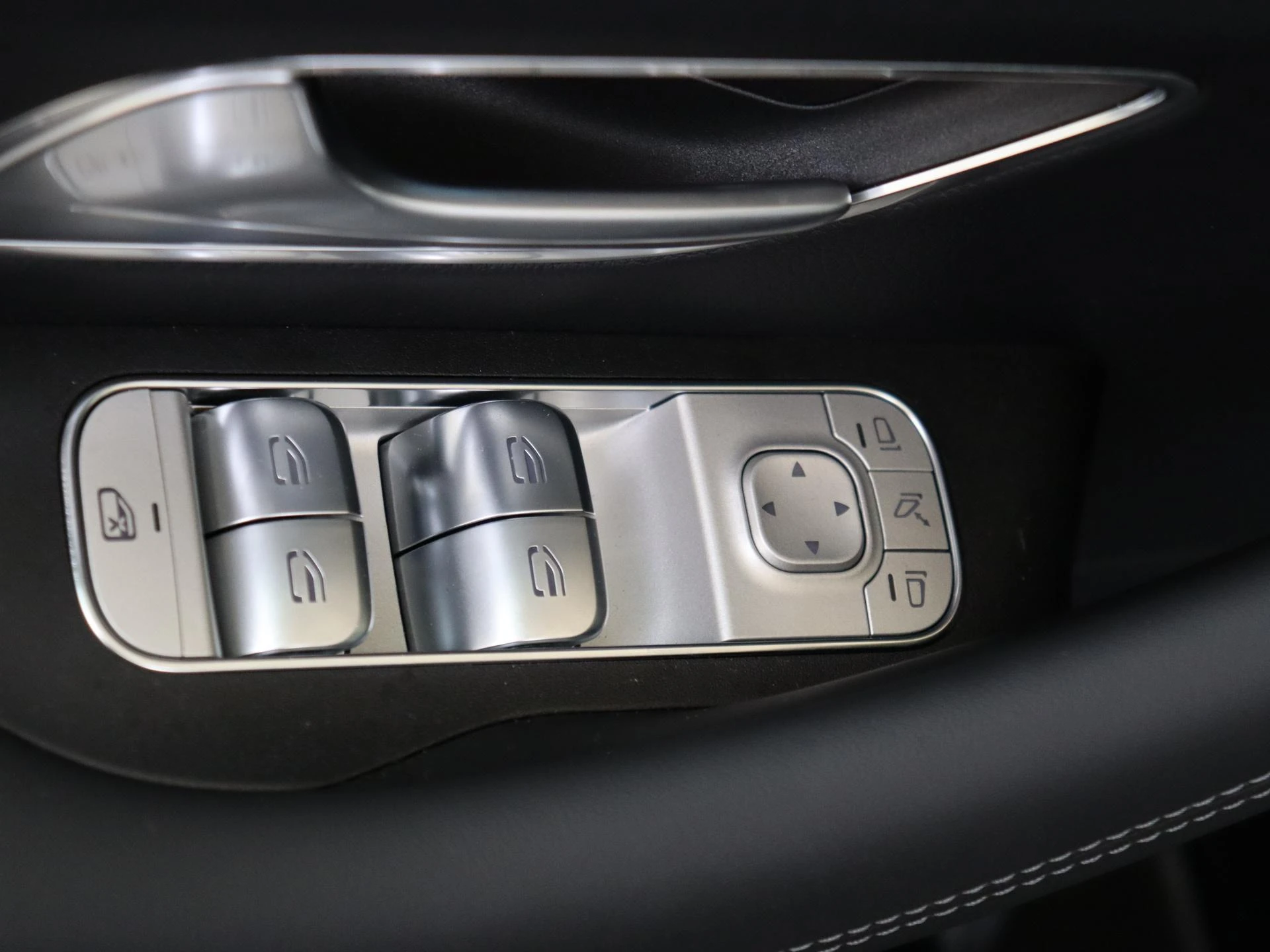 Mercedes-Benz-GLE-image-25