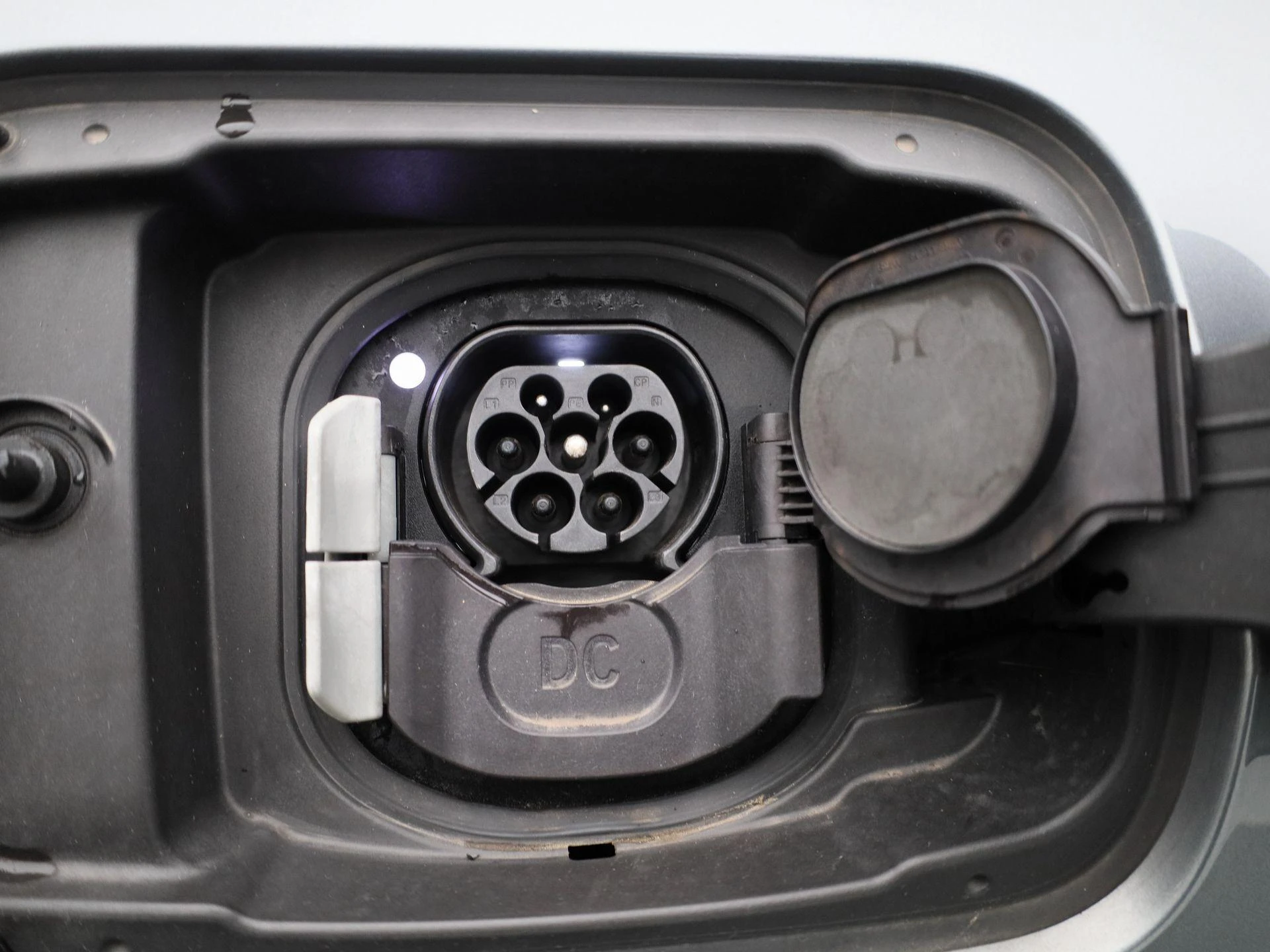 BMW-i4-image-41