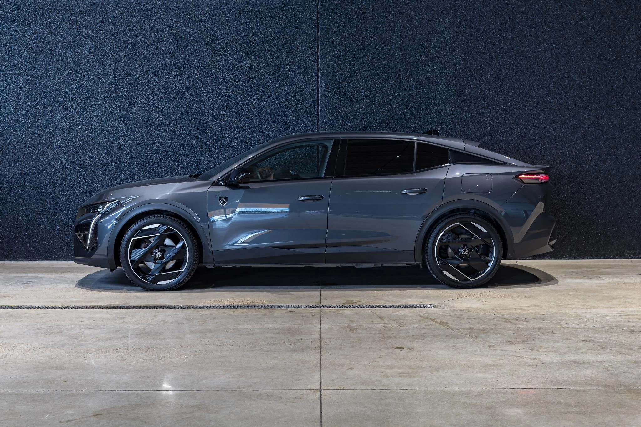 Peugeot 408 1.6 Hybrid 180 S&S EAT8 Allure