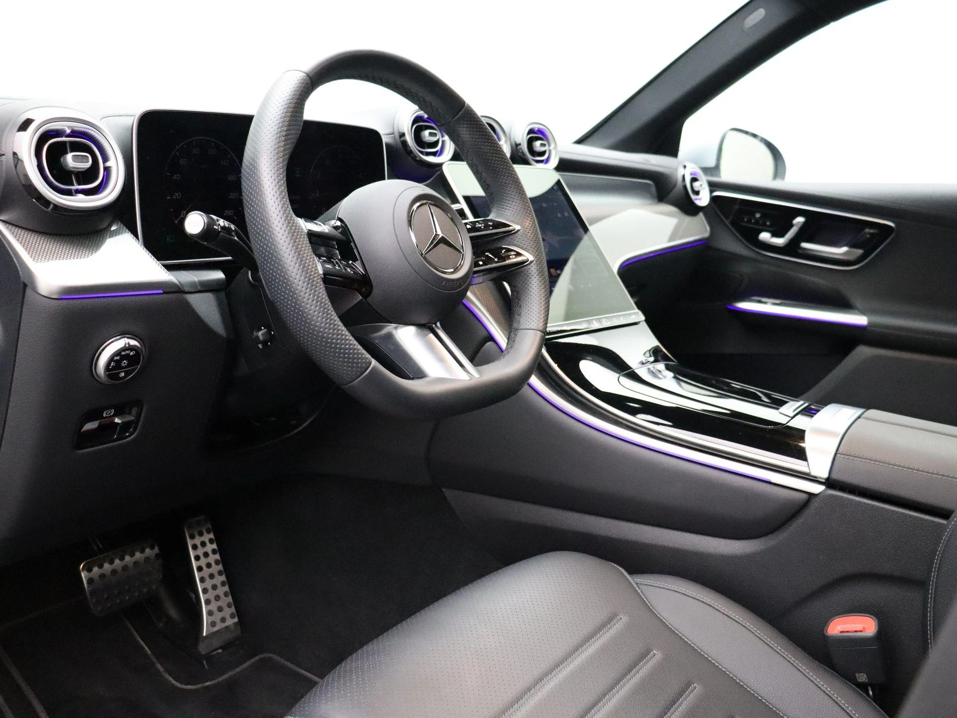 Mercedes-Benz-GLC-image-11
