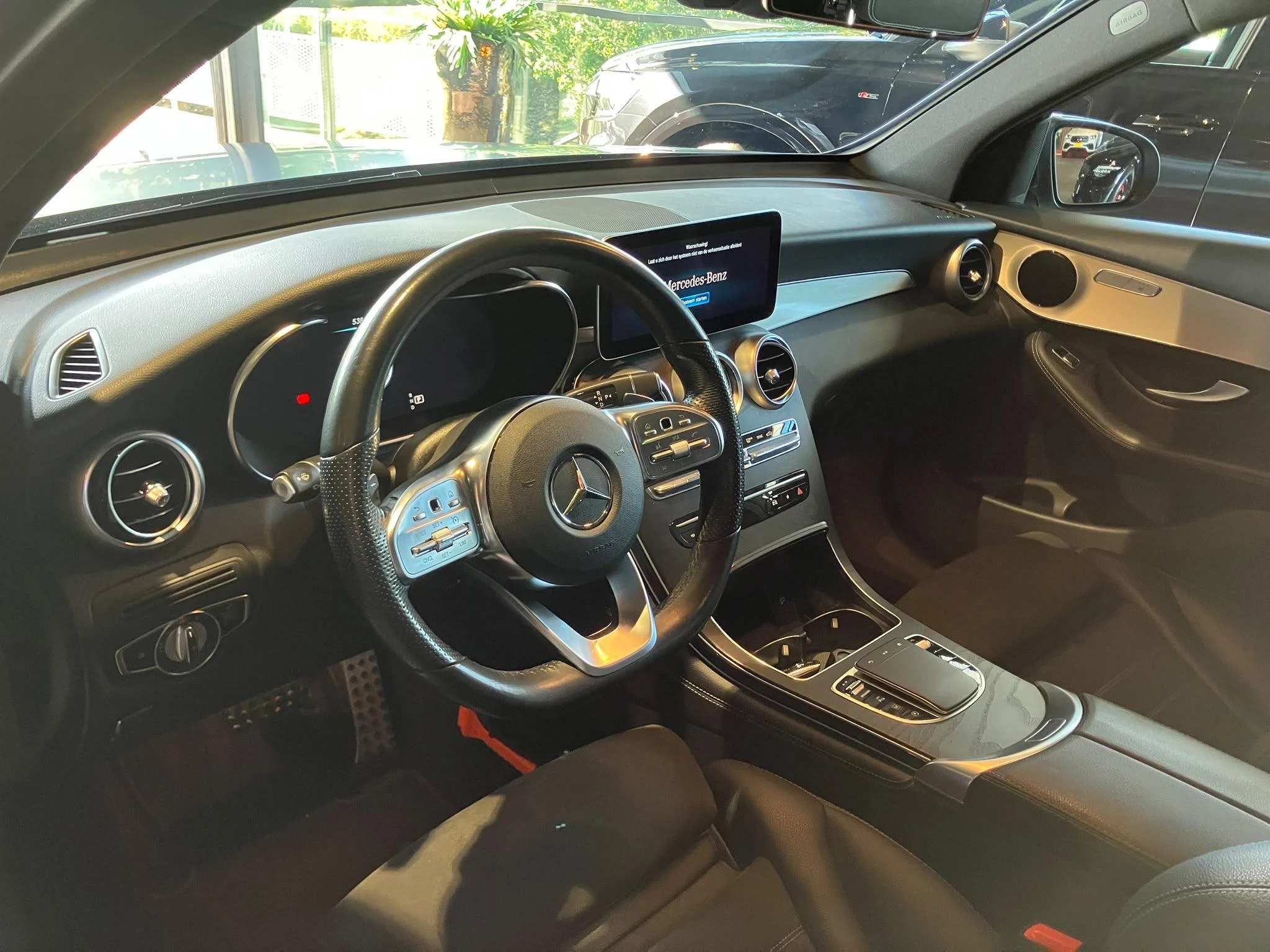 Mercedes-Benz-GLC-image-16