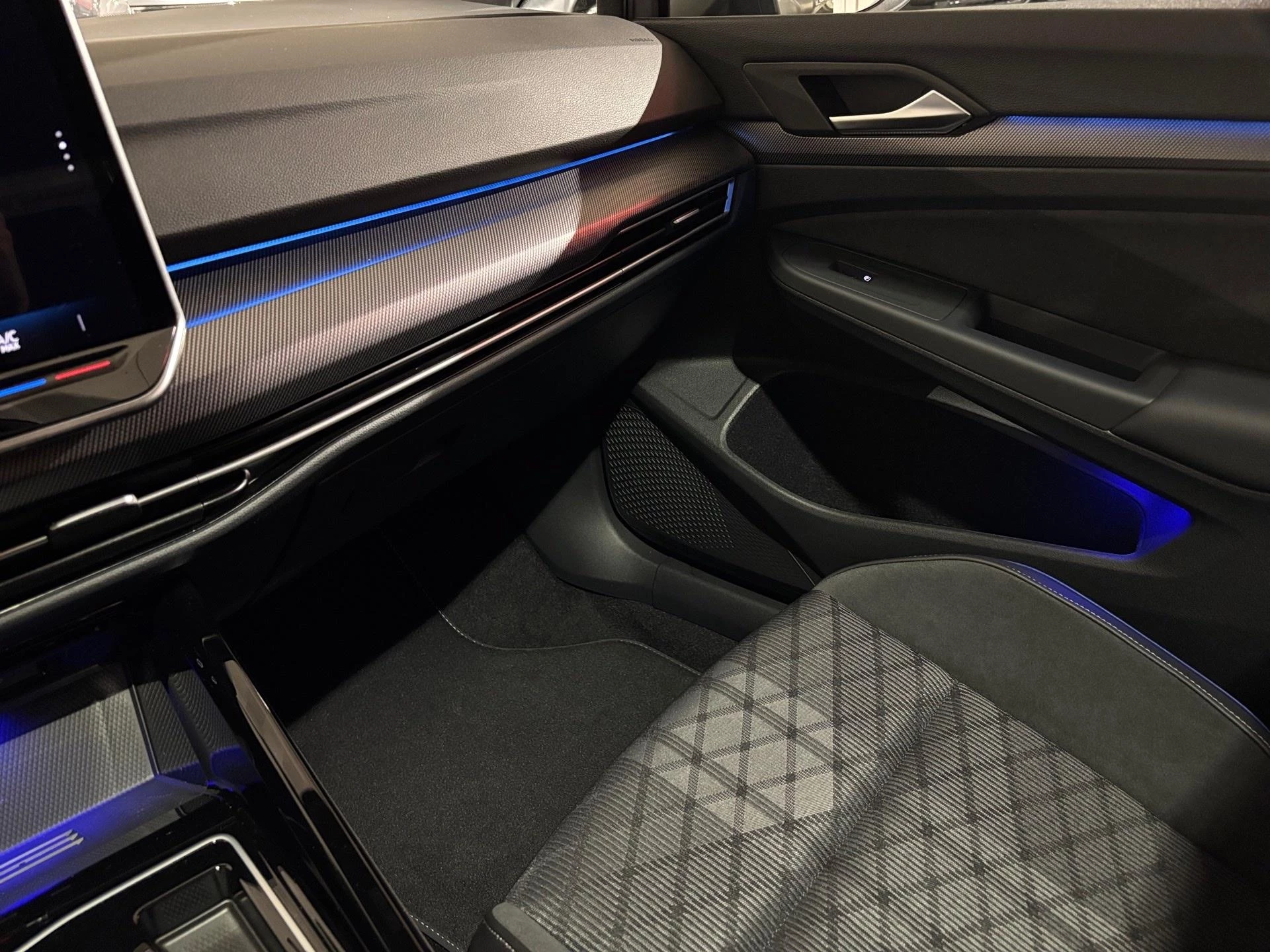 Volkswagen-Golf-image-16