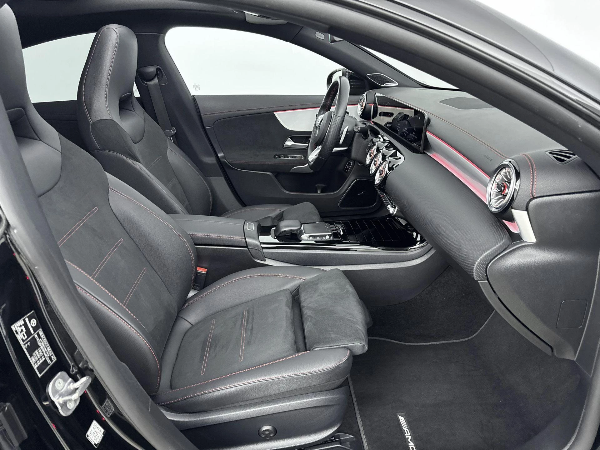 Mercedes-Benz-CLA-image-29