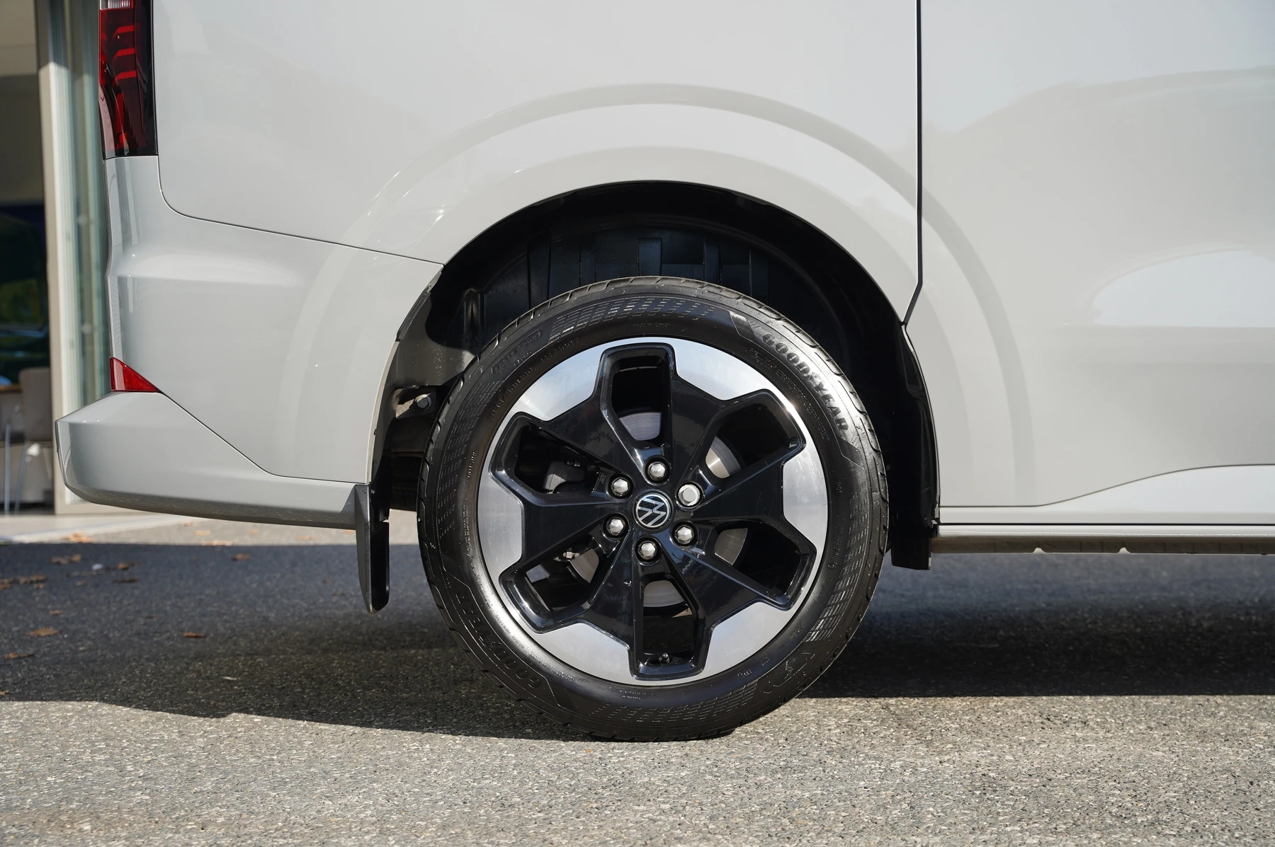 Volkswagen-Transporter-image-24