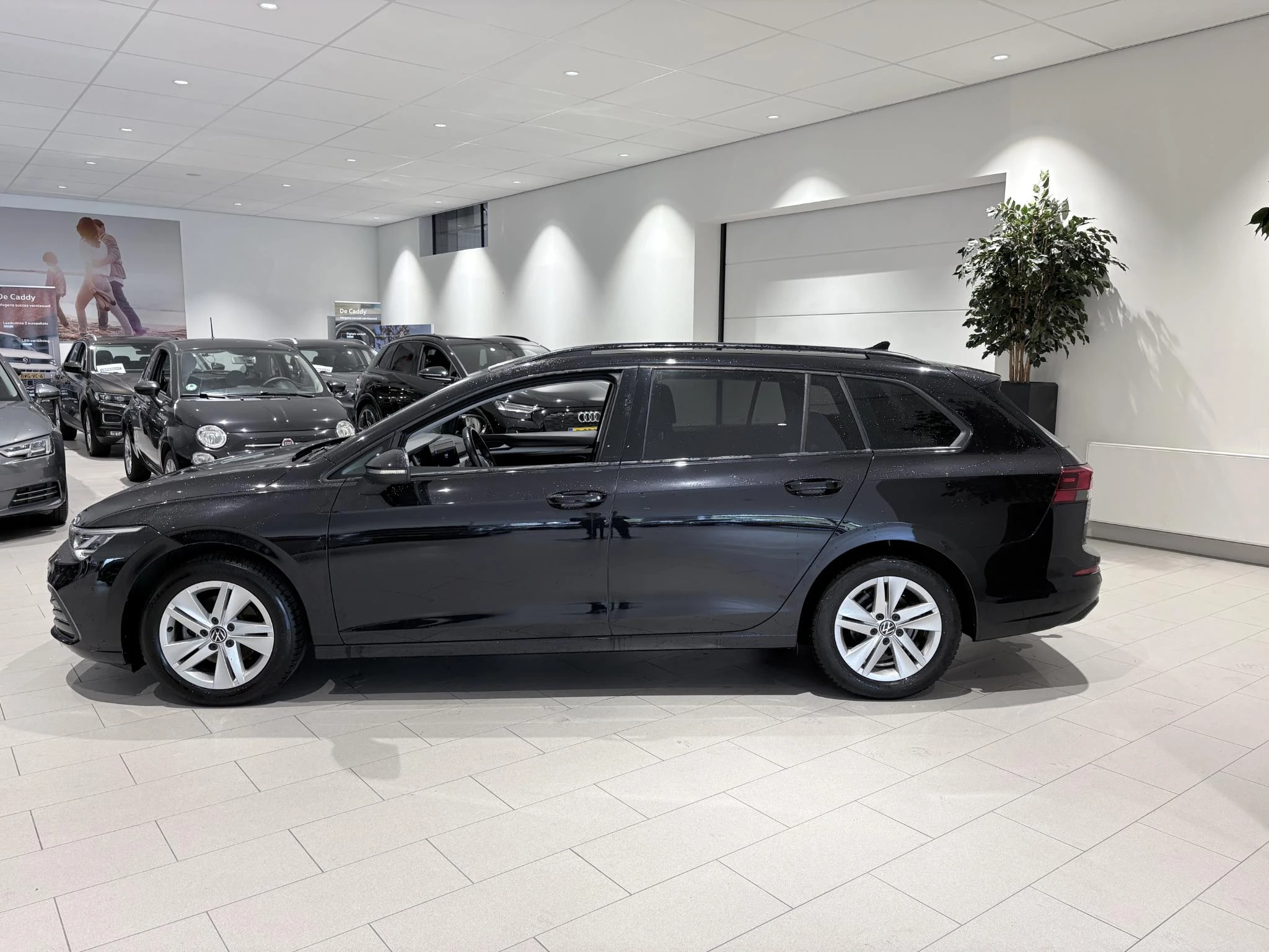 Volkswagen-Golf-image-1
