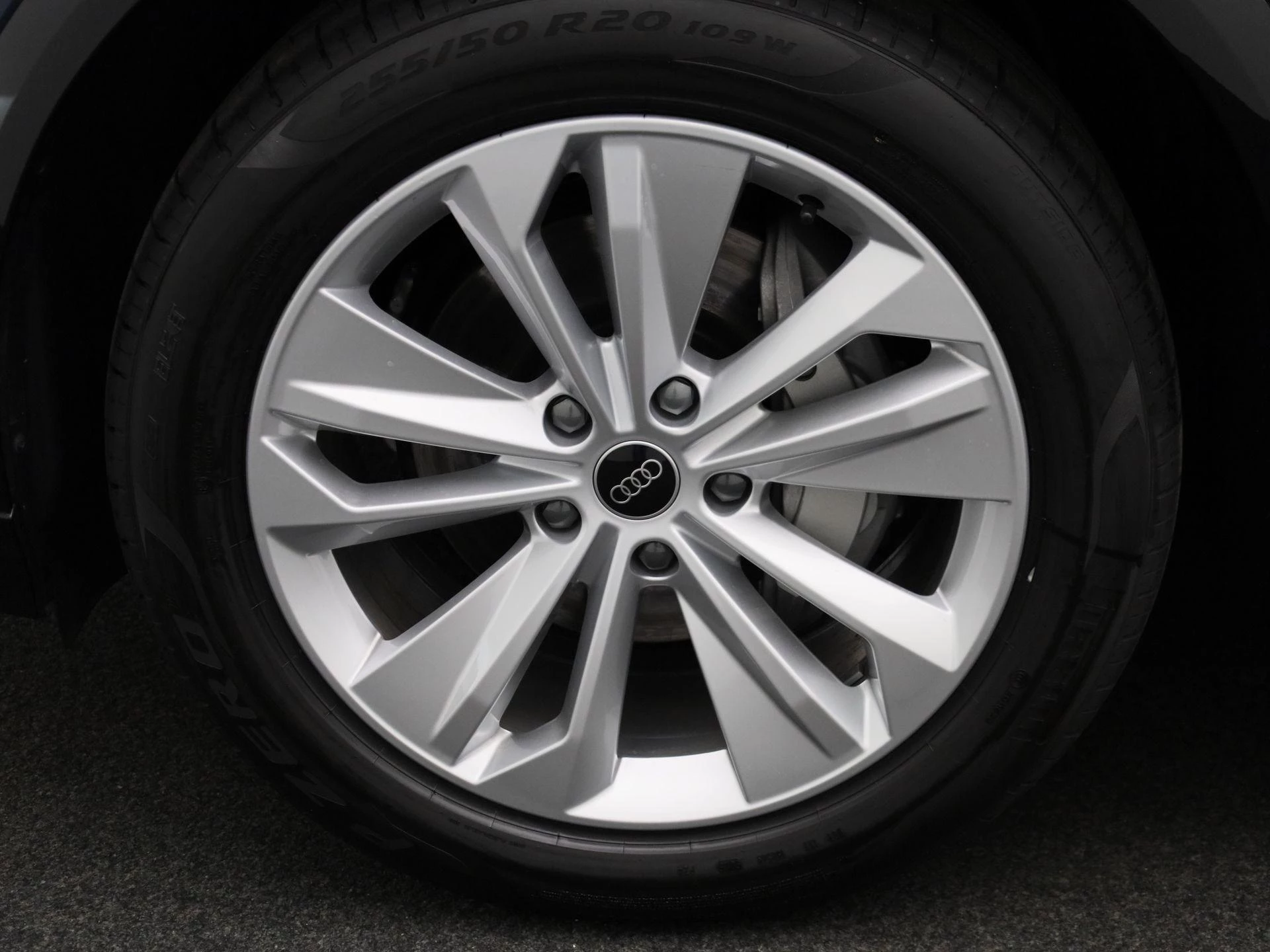 Audi-Q6 e-tron-image-15