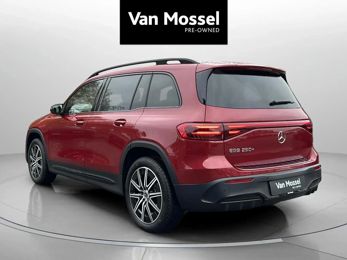 Mercedes-Benz-EQB-image-6