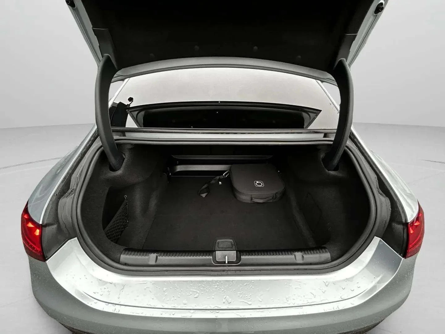 Mercedes-Benz-EQE-image-20