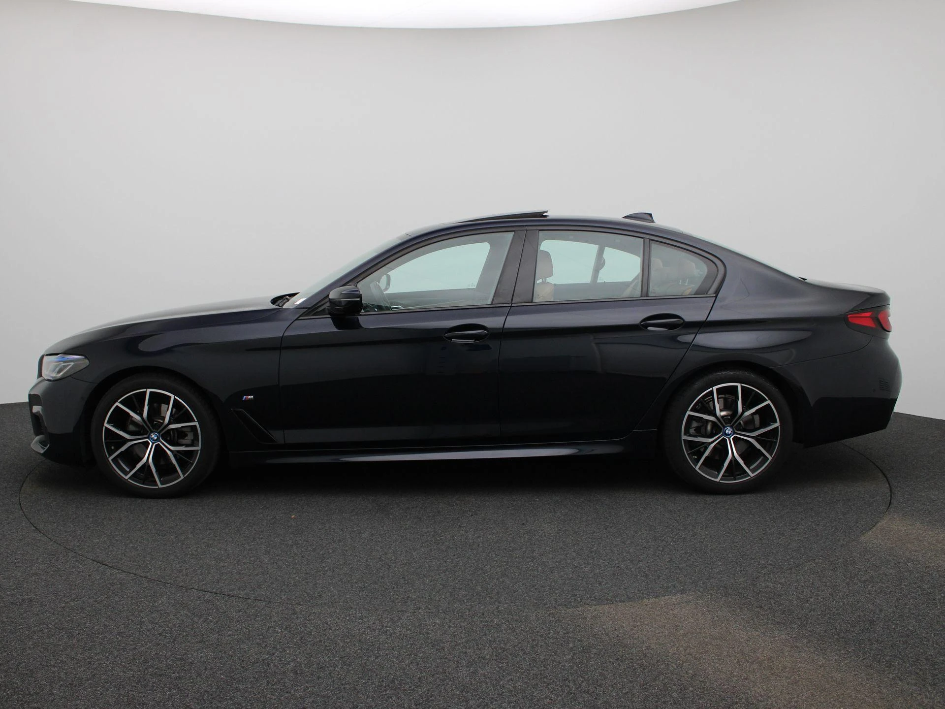 BMW-5 Serie-image-4