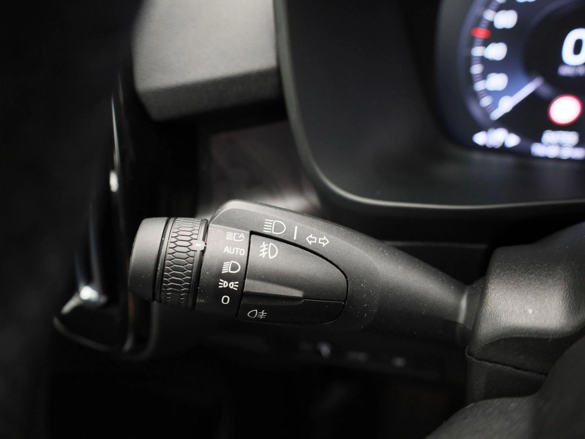 Volvo-XC40-image-21