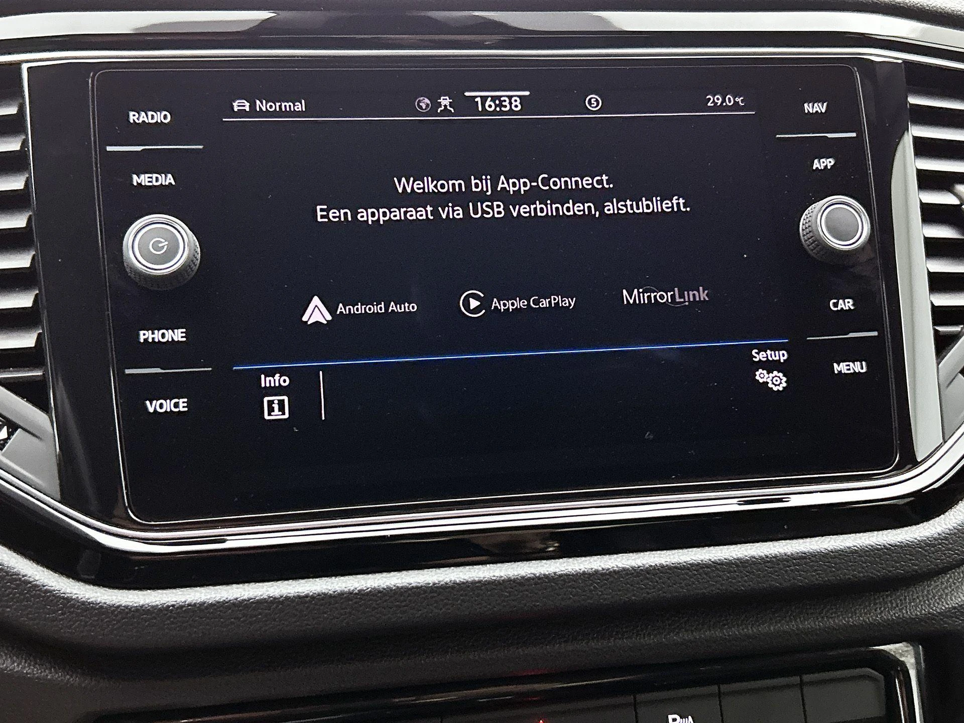 Volkswagen T-Roc 1.5 TSI R-Line | 150 PK