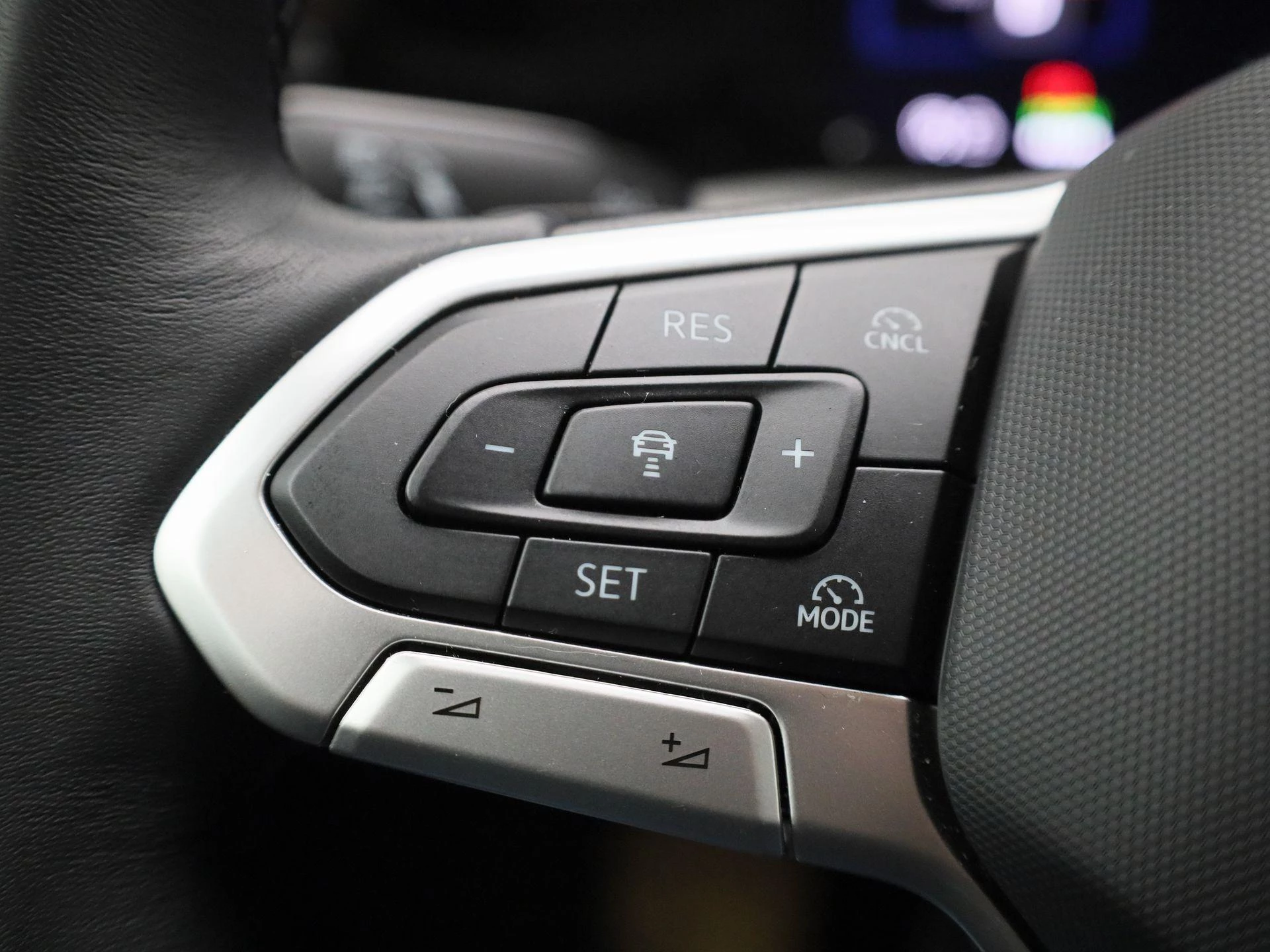 Volkswagen-Golf-image-27