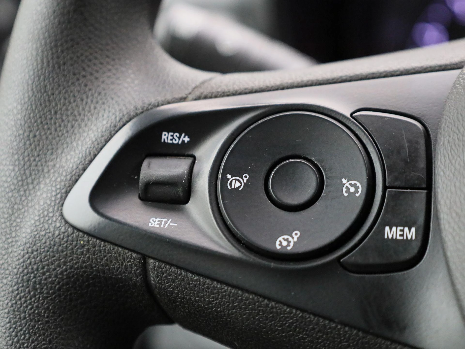 Opel-Combo Life-image-17