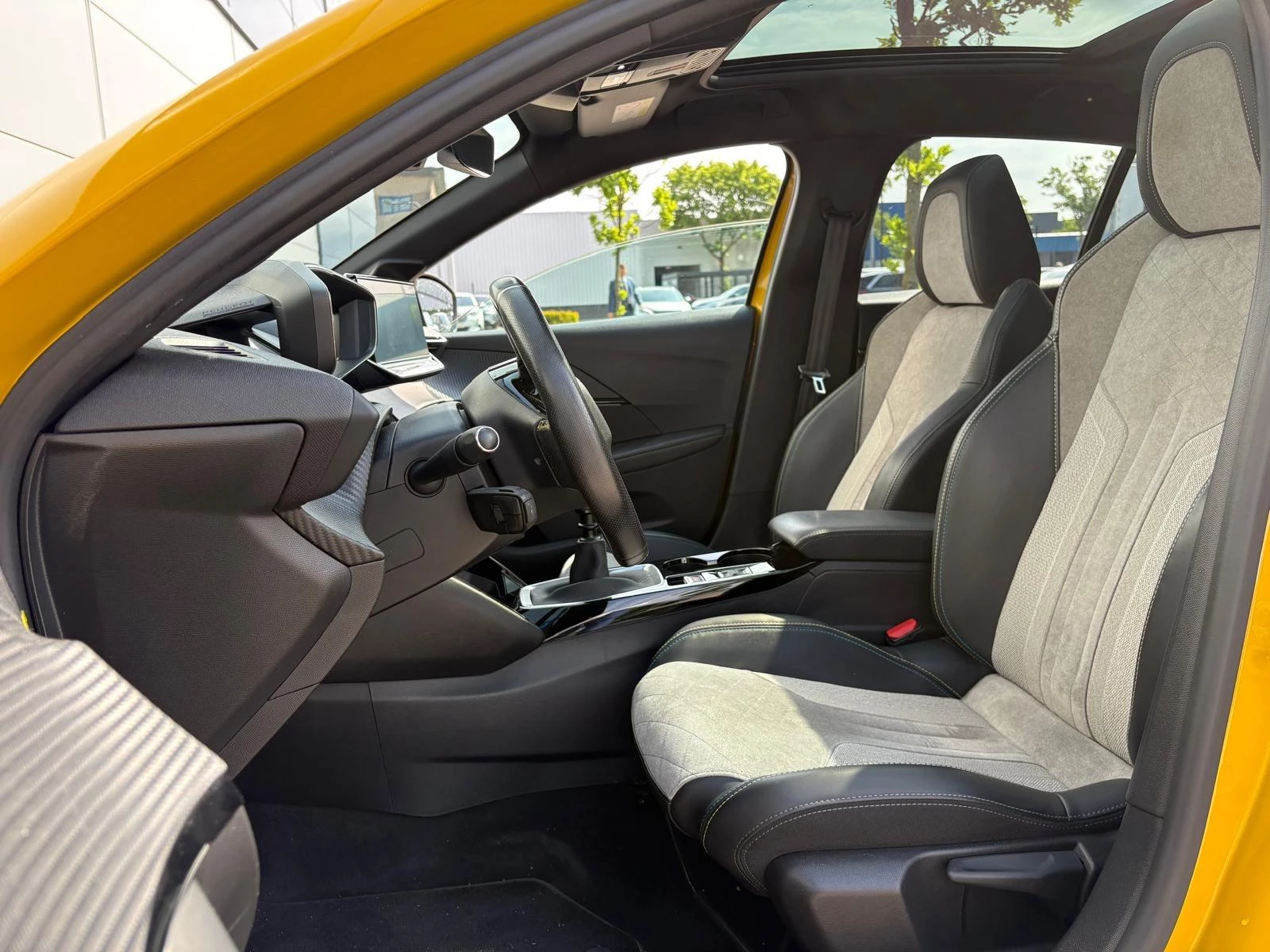 Peugeot-208-image-21