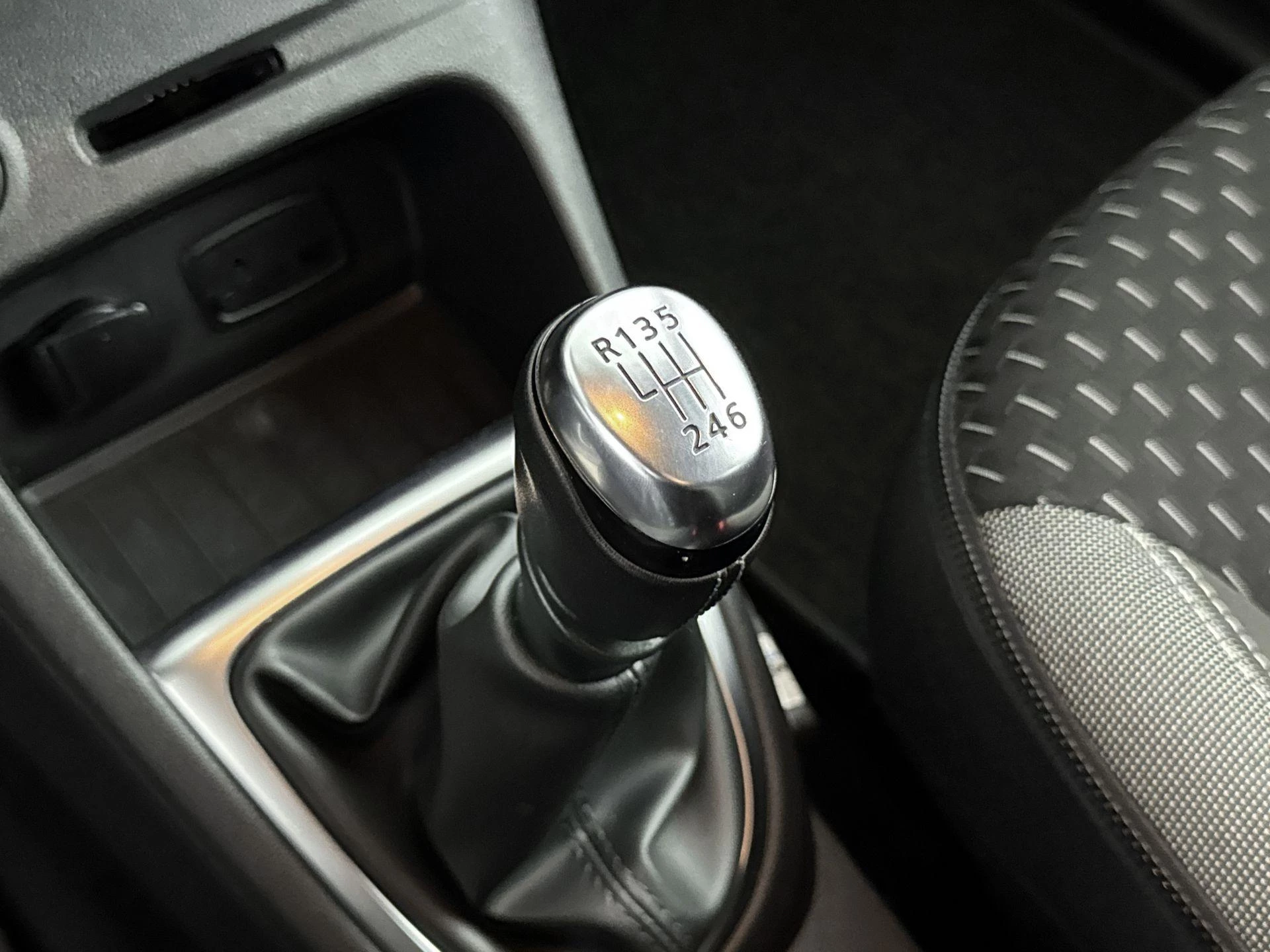Renault-Captur-image-12