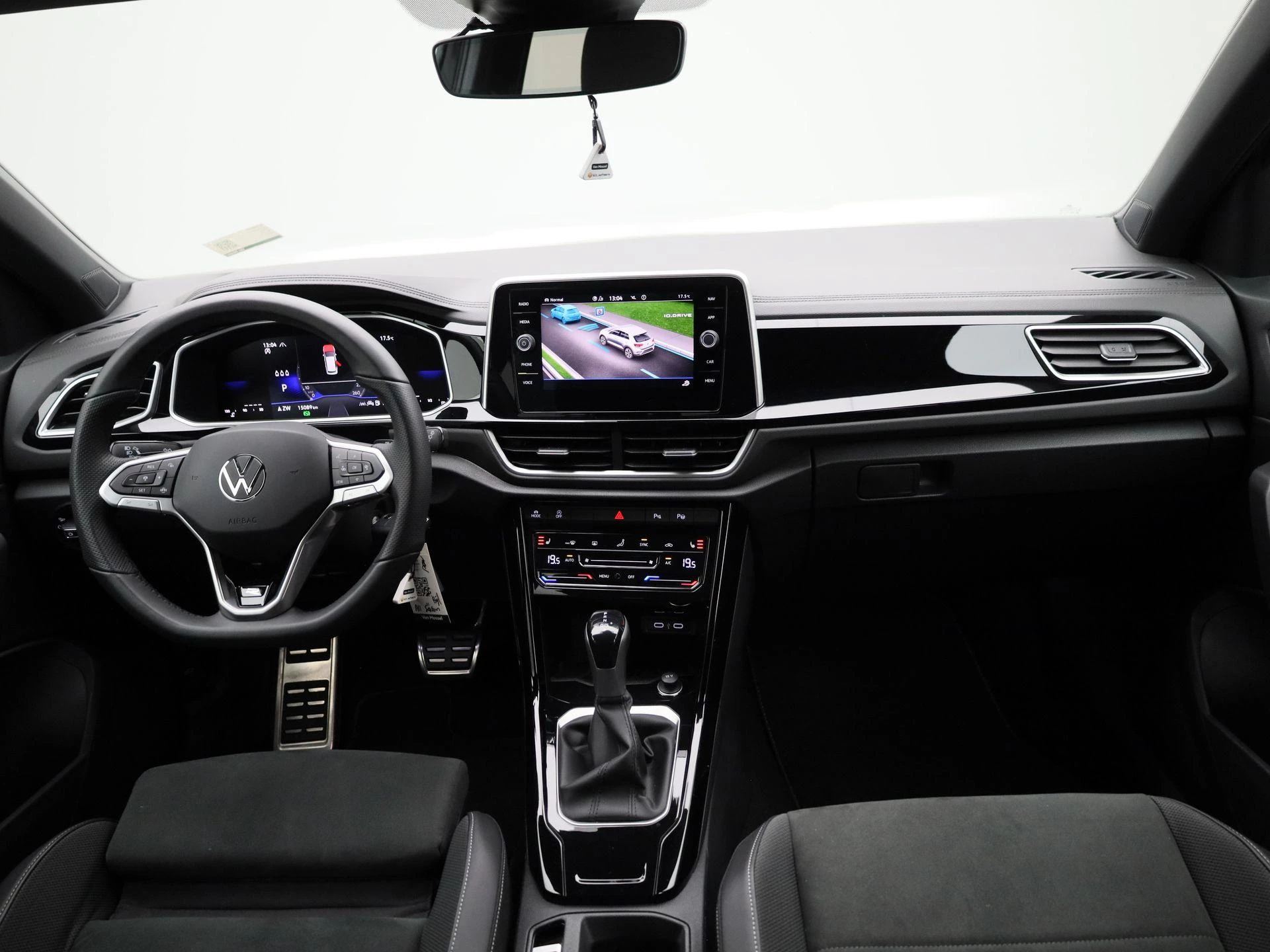 Volkswagen-T-Roc-image-35