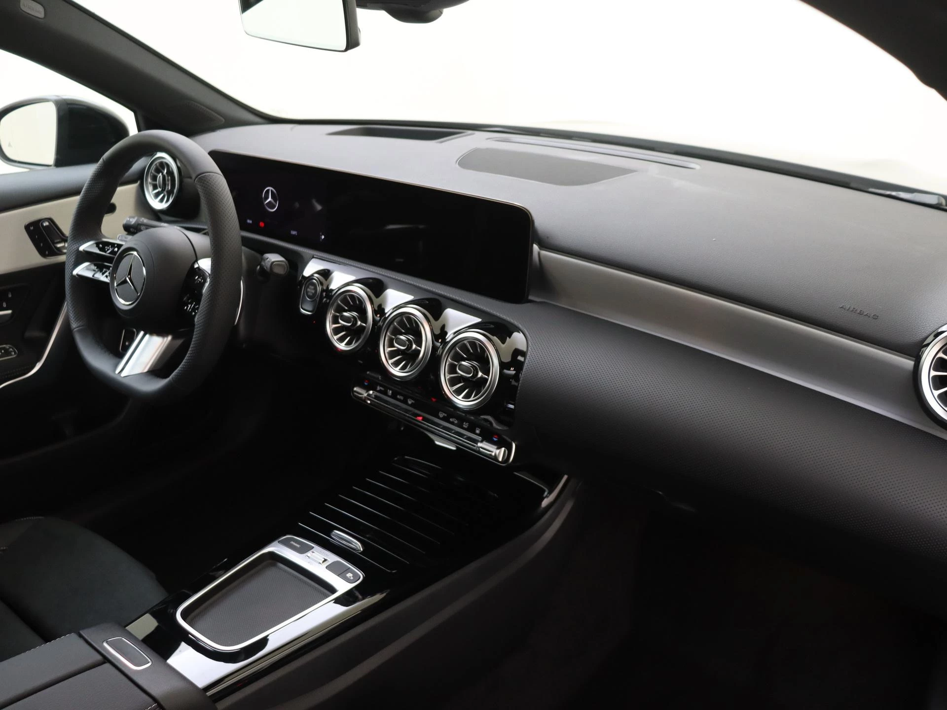Mercedes-Benz-A-Klasse-image-12