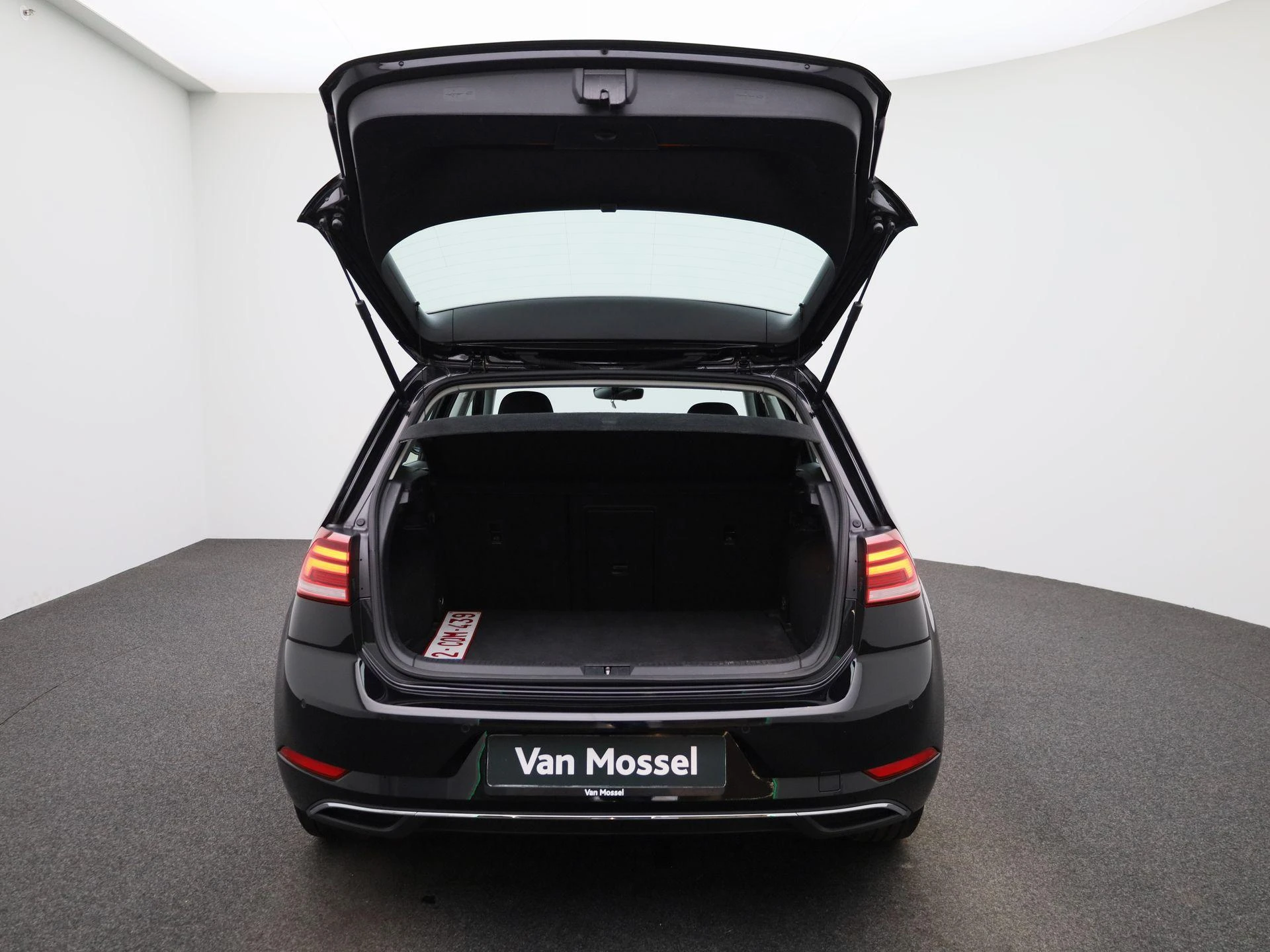 Volkswagen-Golf-image-11