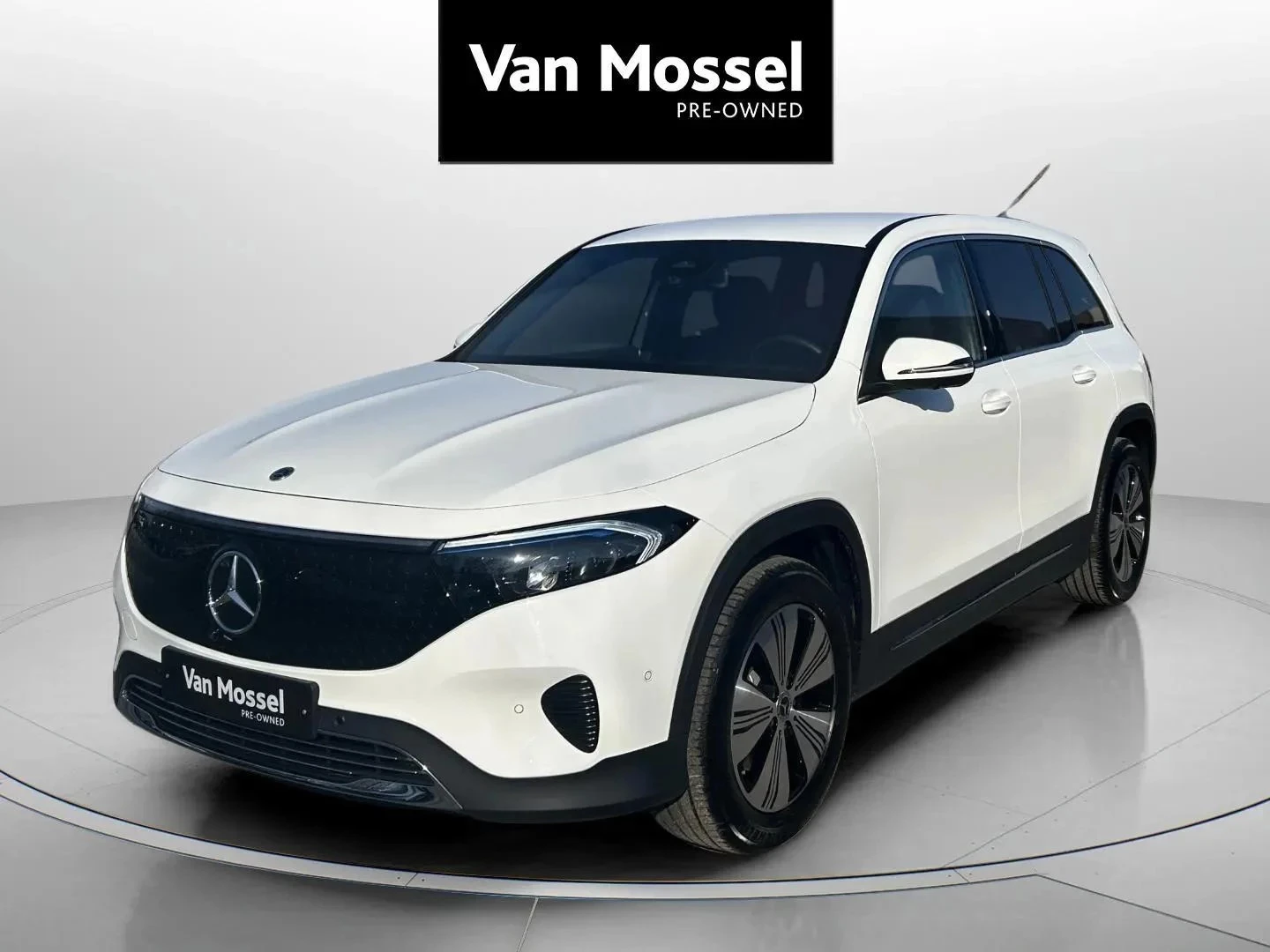 Mercedes-Benz-EQB-image-0