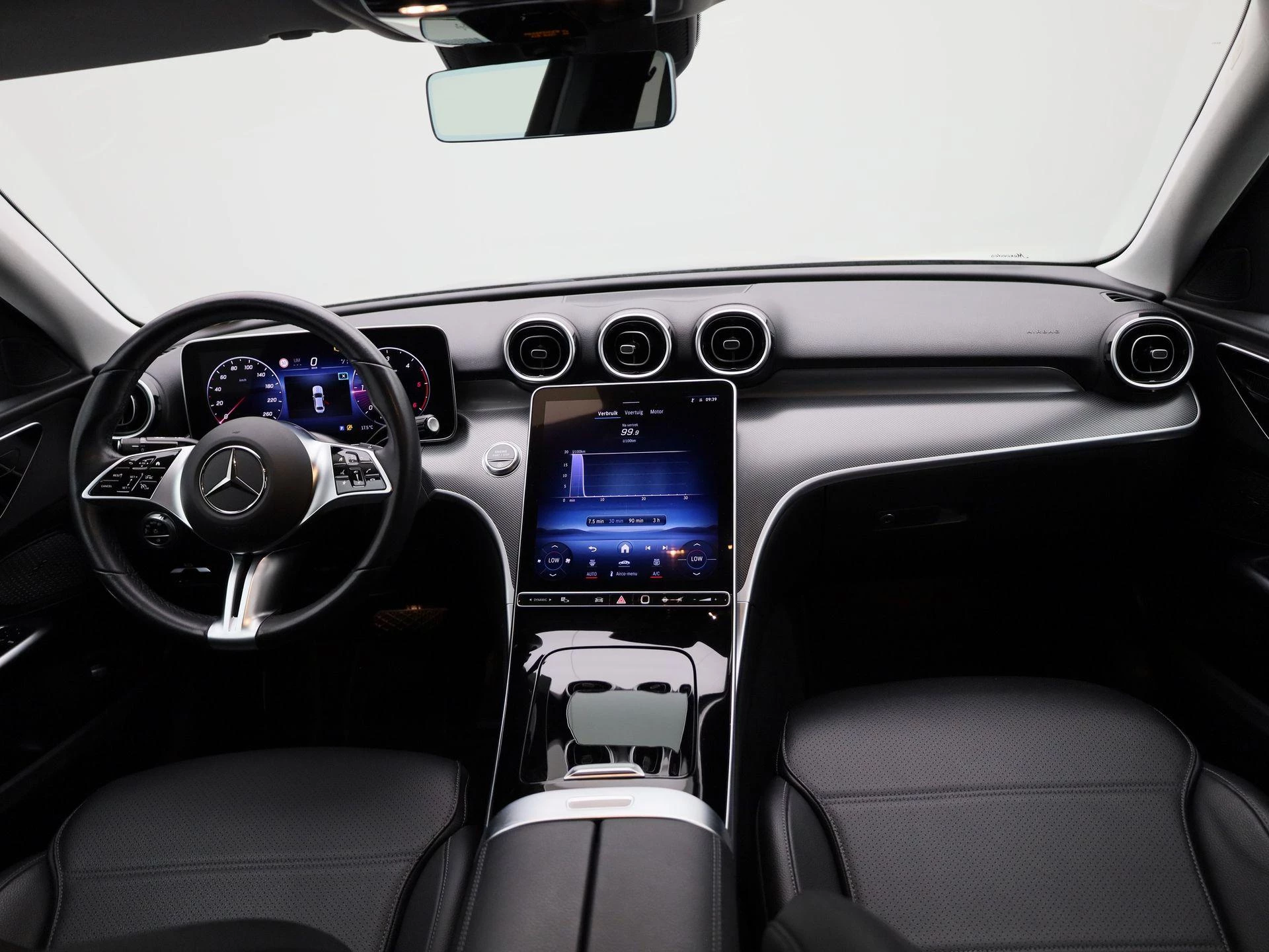 Mercedes-Benz-C-Klasse-image-38