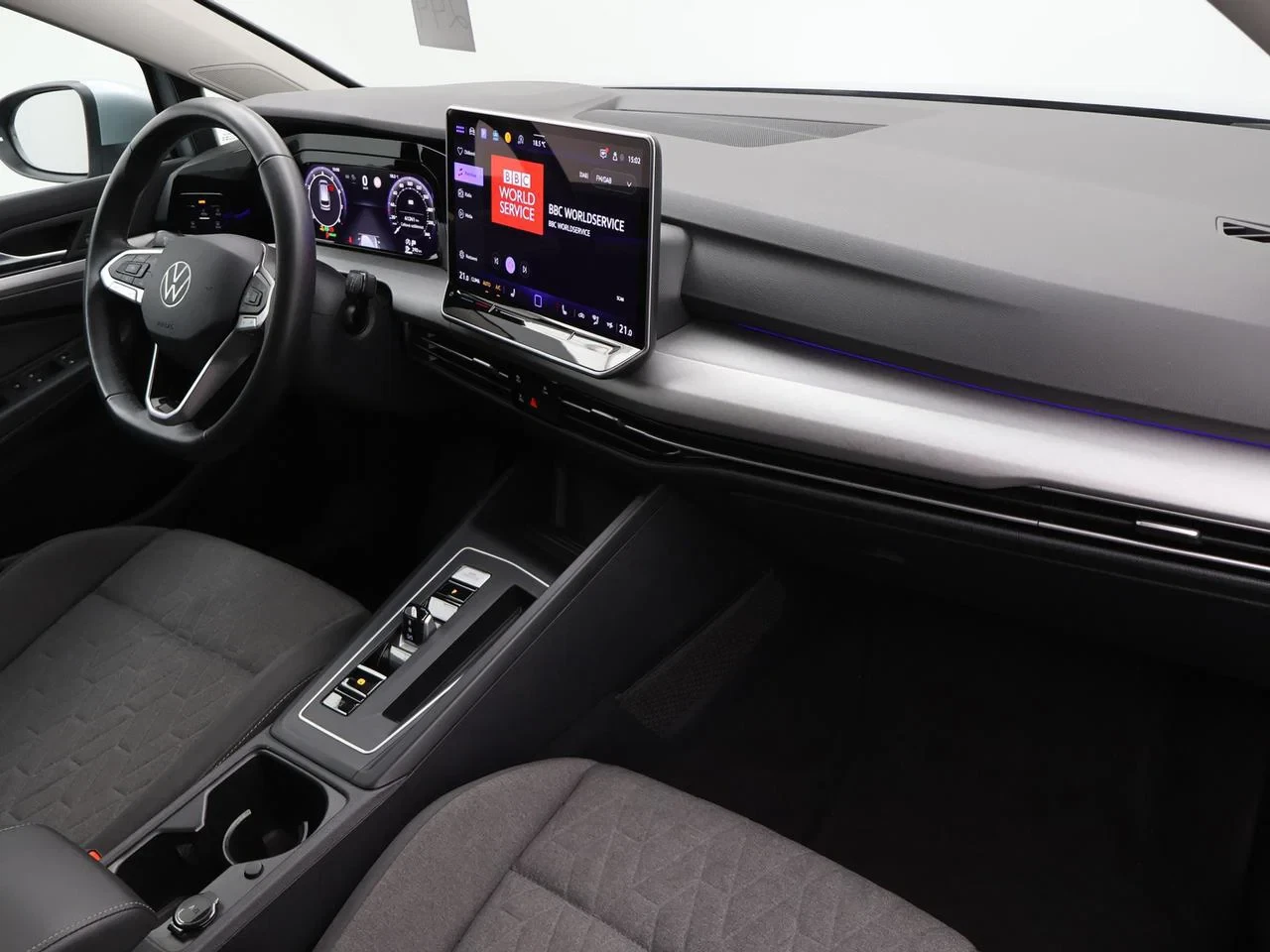 Volkswagen-Golf-image-11