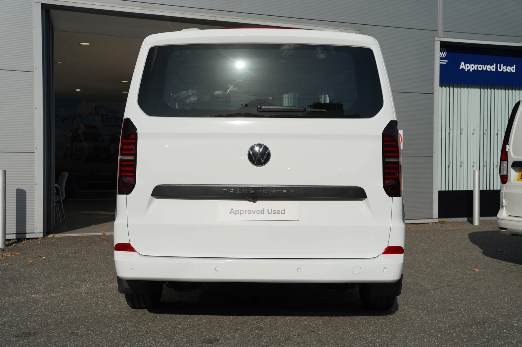 Volkswagen-Transporter-image-12