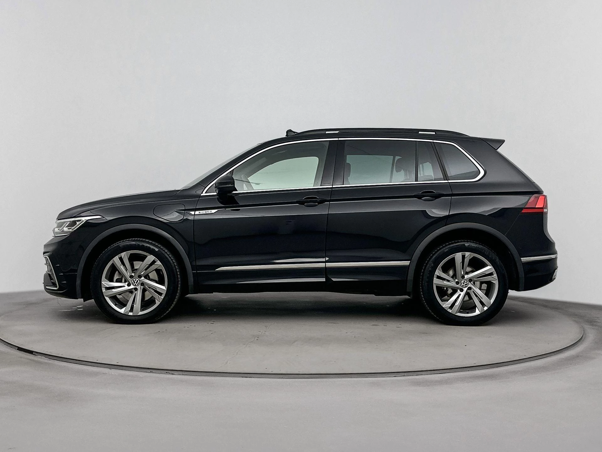 Volkswagen-Tiguan-image-1