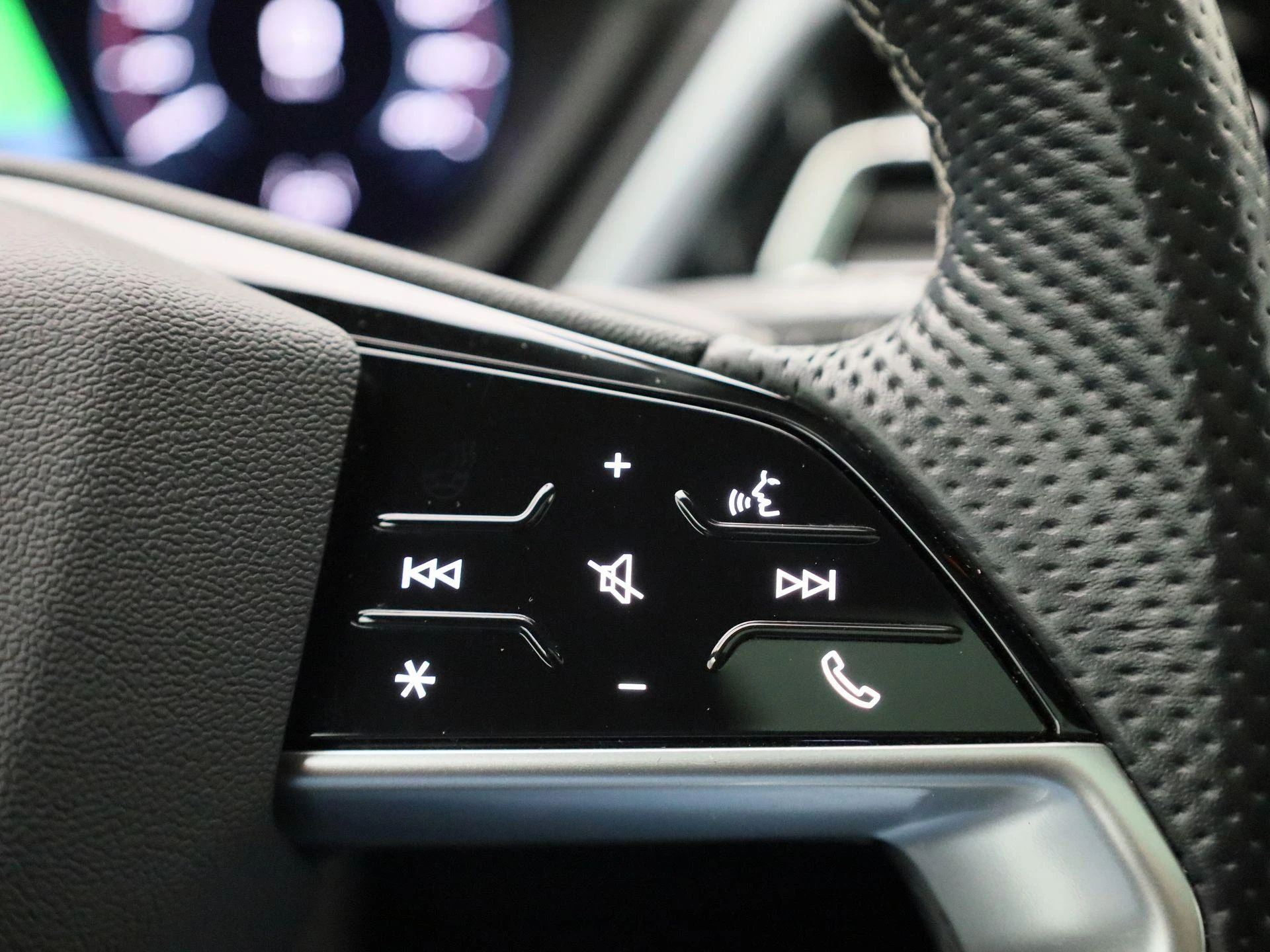 Audi-Q4 e-tron-image-24
