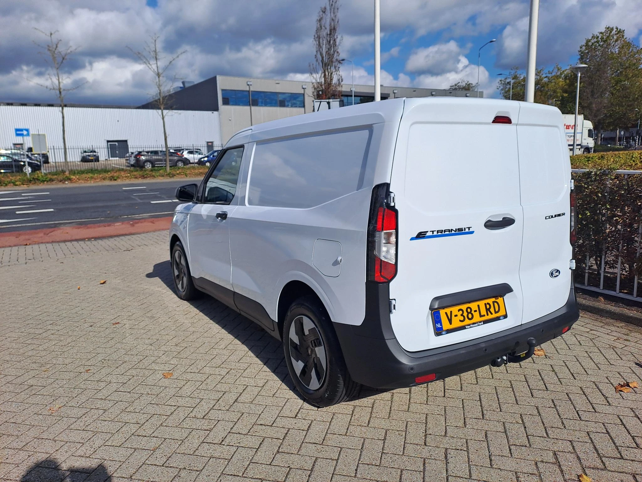 Ford-E-Transit-image-5