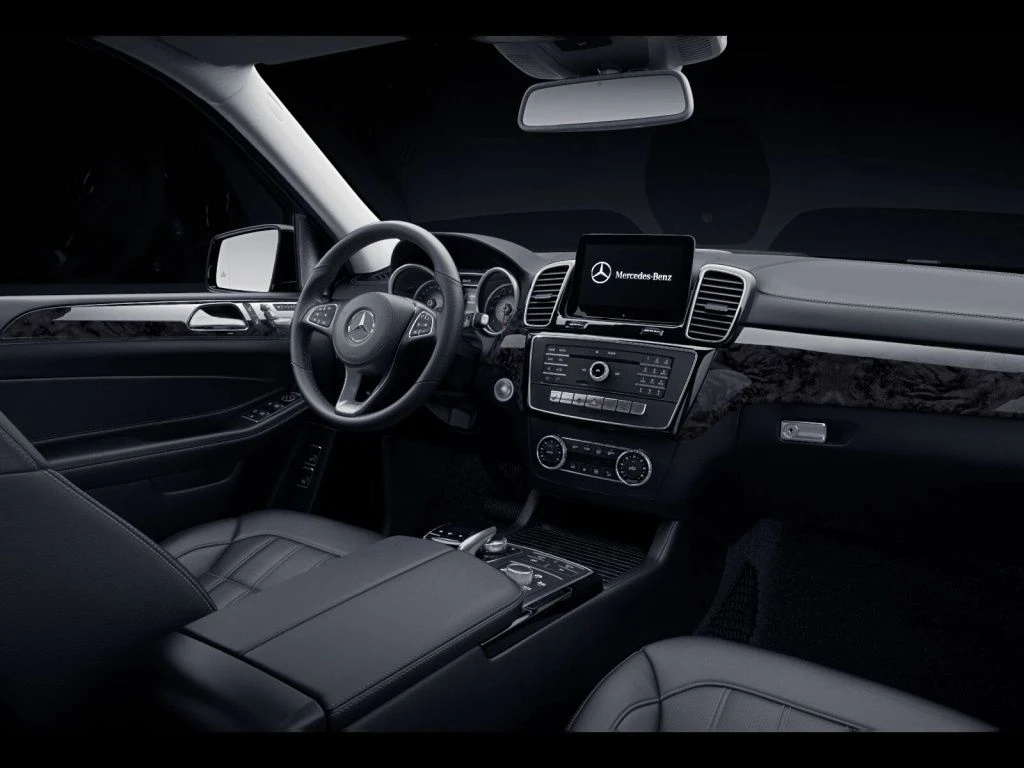 Mercedes-Benz-GLS 350 d-image-11
