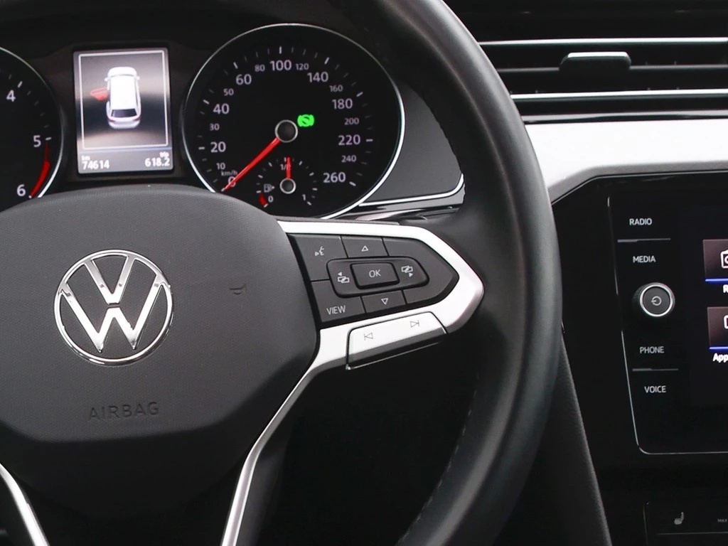 Volkswagen-Passat-image-12