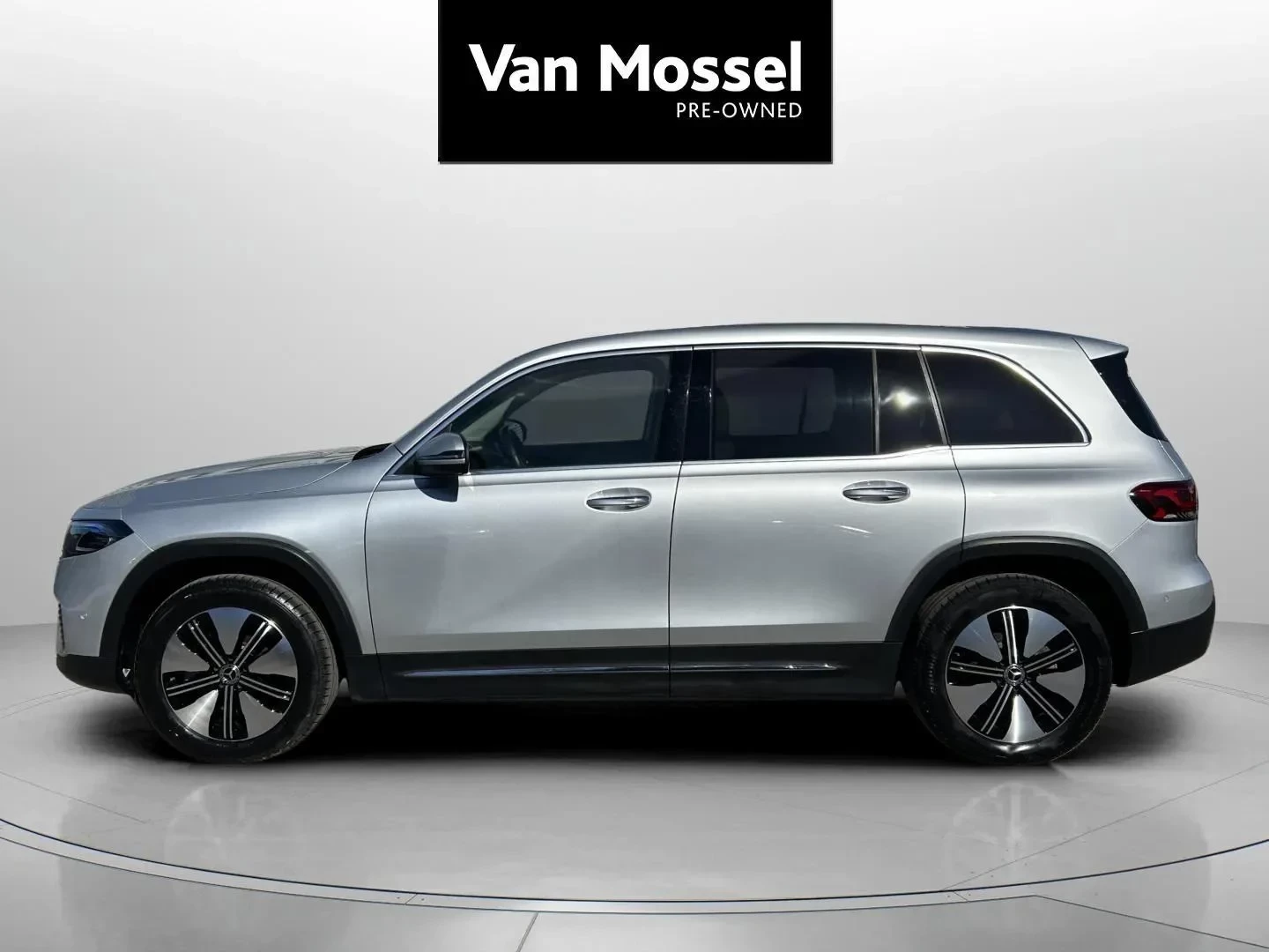 Mercedes-Benz-EQB-image-7