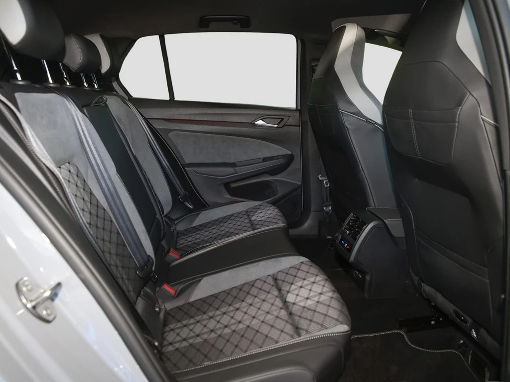 Volkswagen Golf VIII 1,5 eTSI R-Line DSG,LED,ACC,Kamera,ALU 18" Navi,Apple Car Play,Lenkrad/Sitzheizung