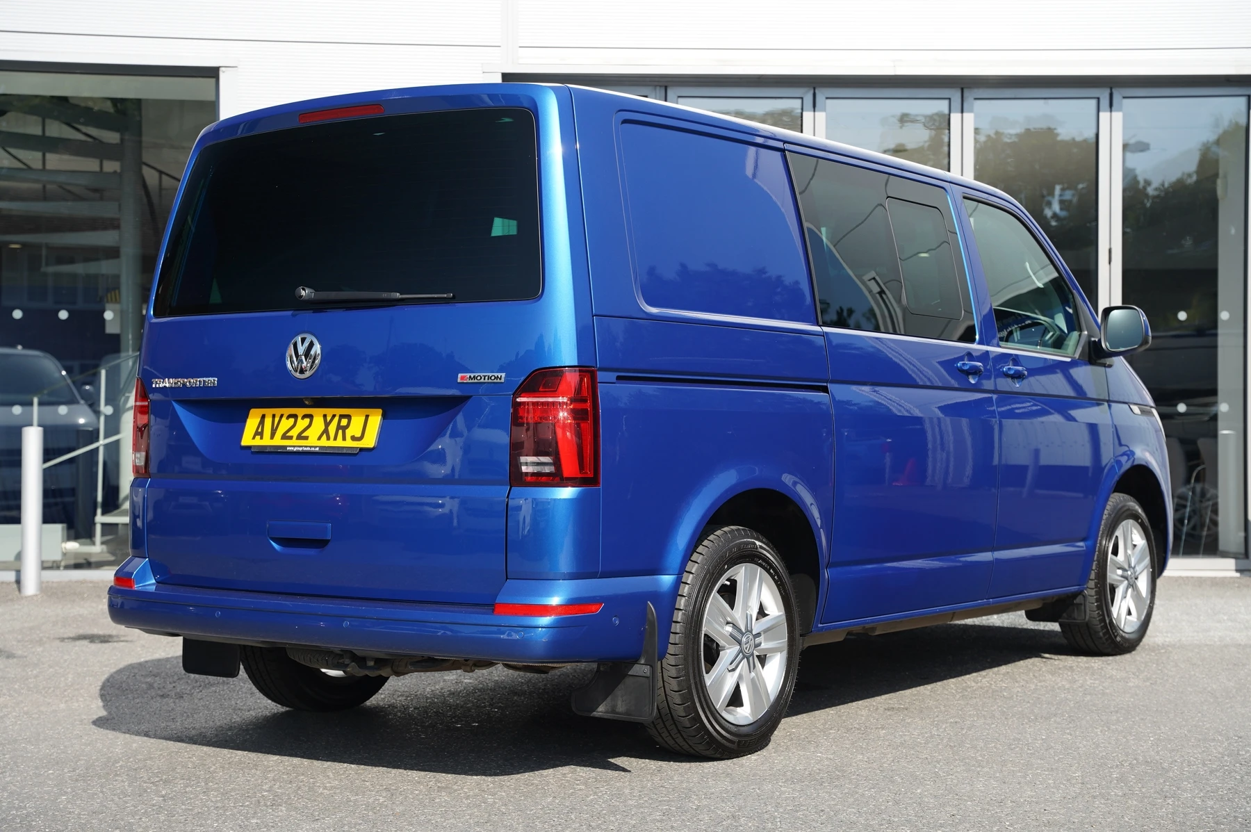 Volkswagen-Transporter-image-13