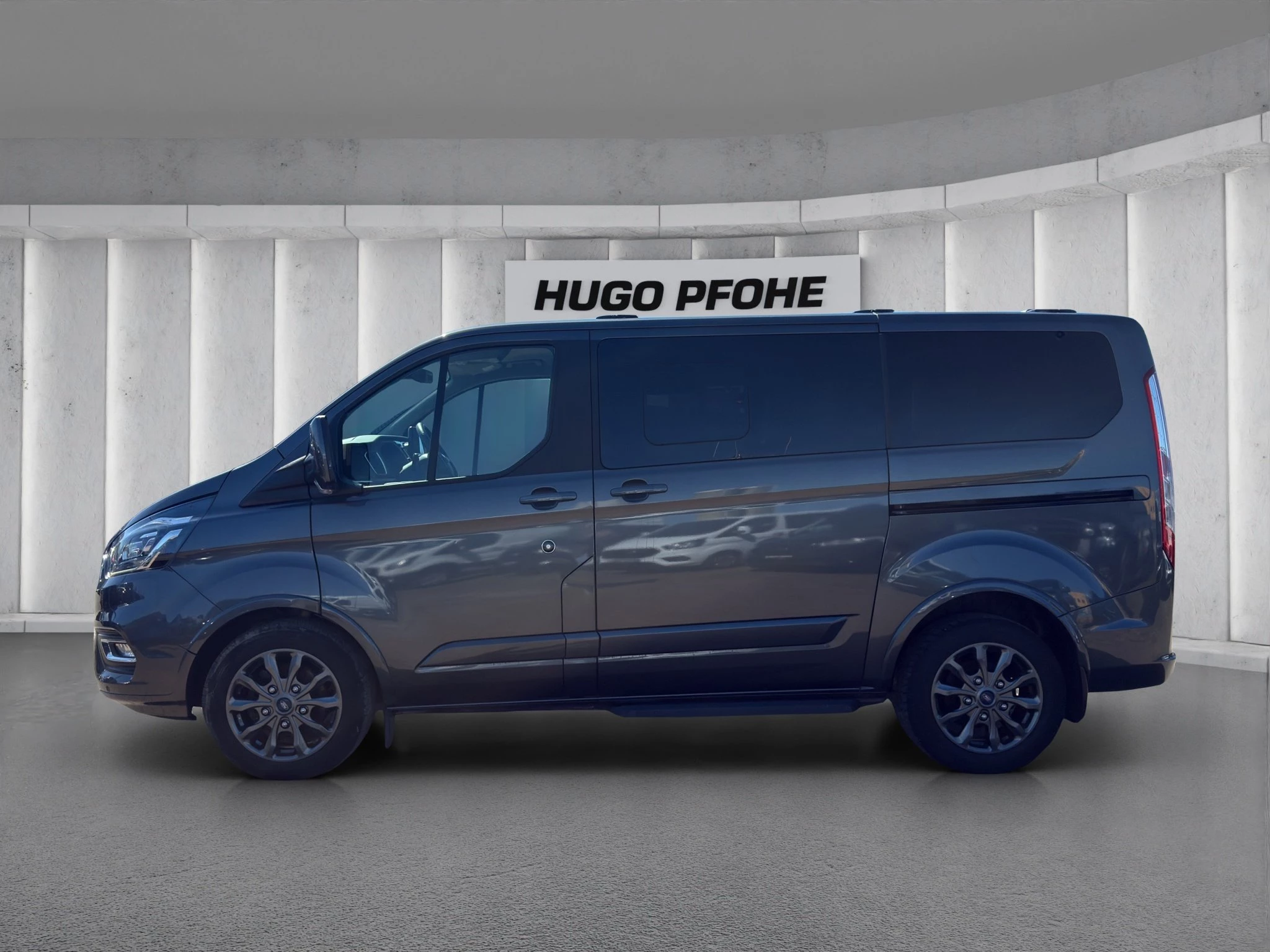 Ford-Tourneo Custom-image-1