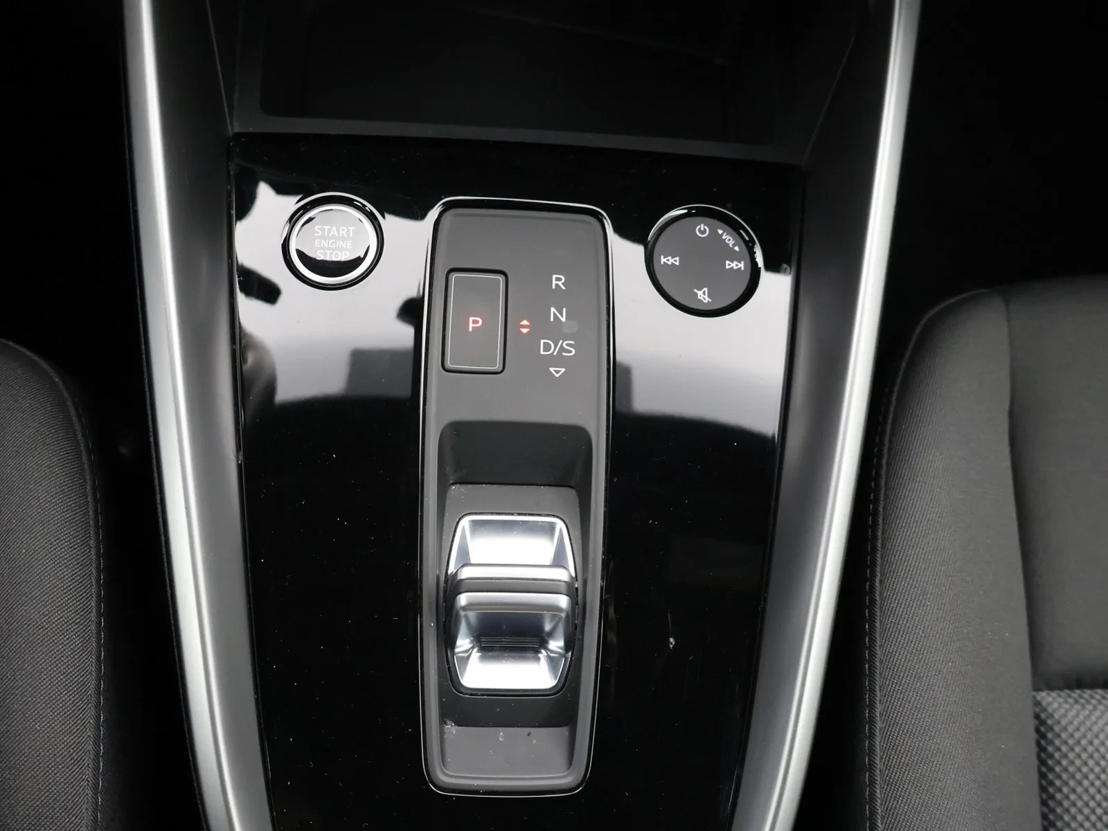 Audi A3 Sportback PHEV Audi A3 Sportback PHEV Attraction 40TFSIe 204PK *AUTOMAAT*NAVI*PDC ACHTER*APP-CONNECT*VIRTUAL COCKPI