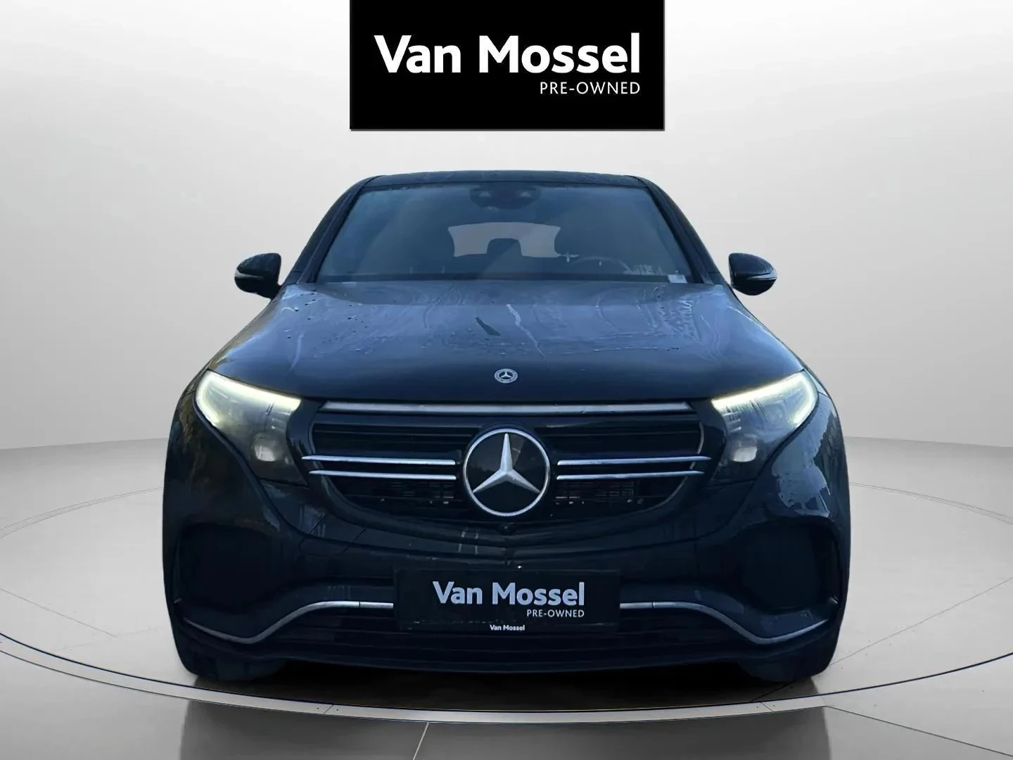 Mercedes-Benz-EQC-image-1