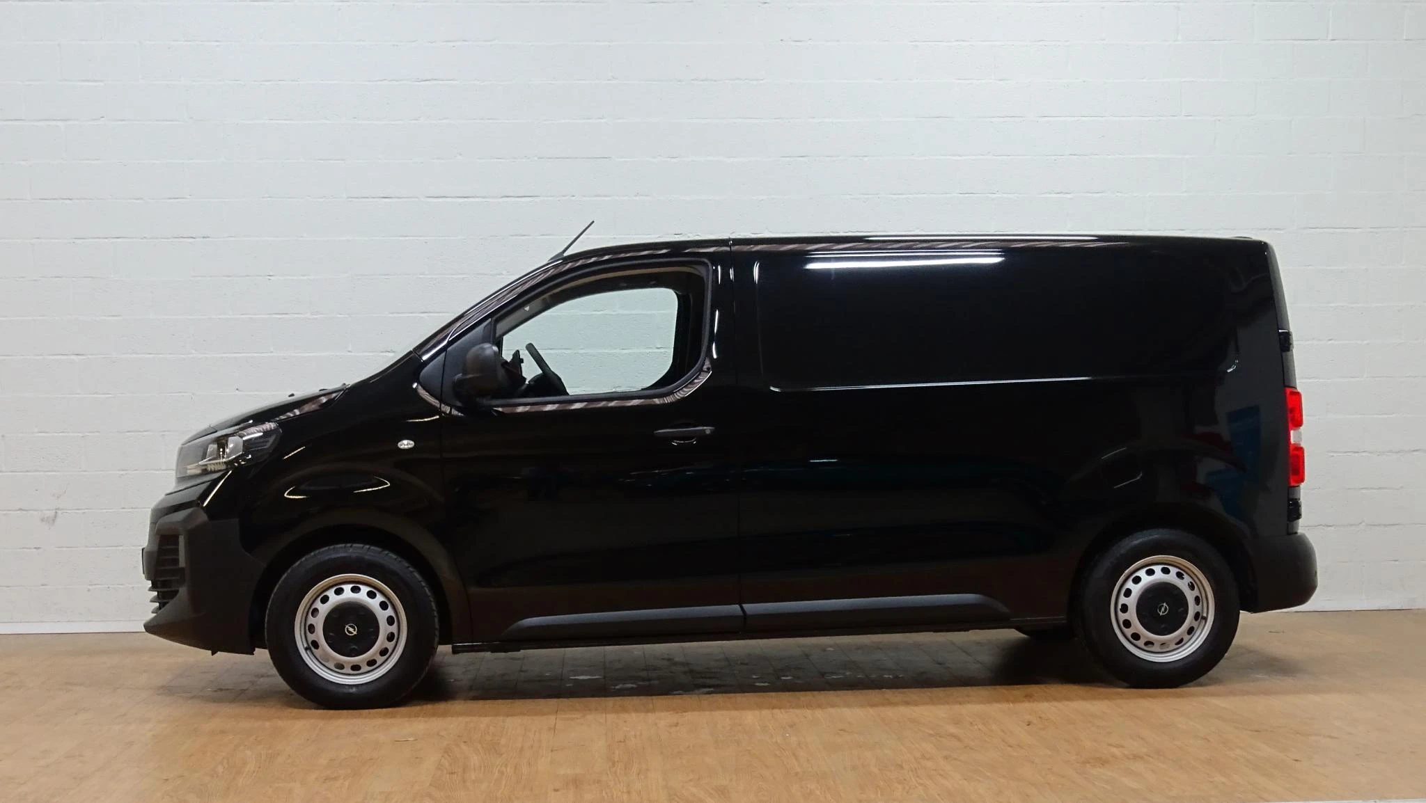 Opel-Vivaro-image-7