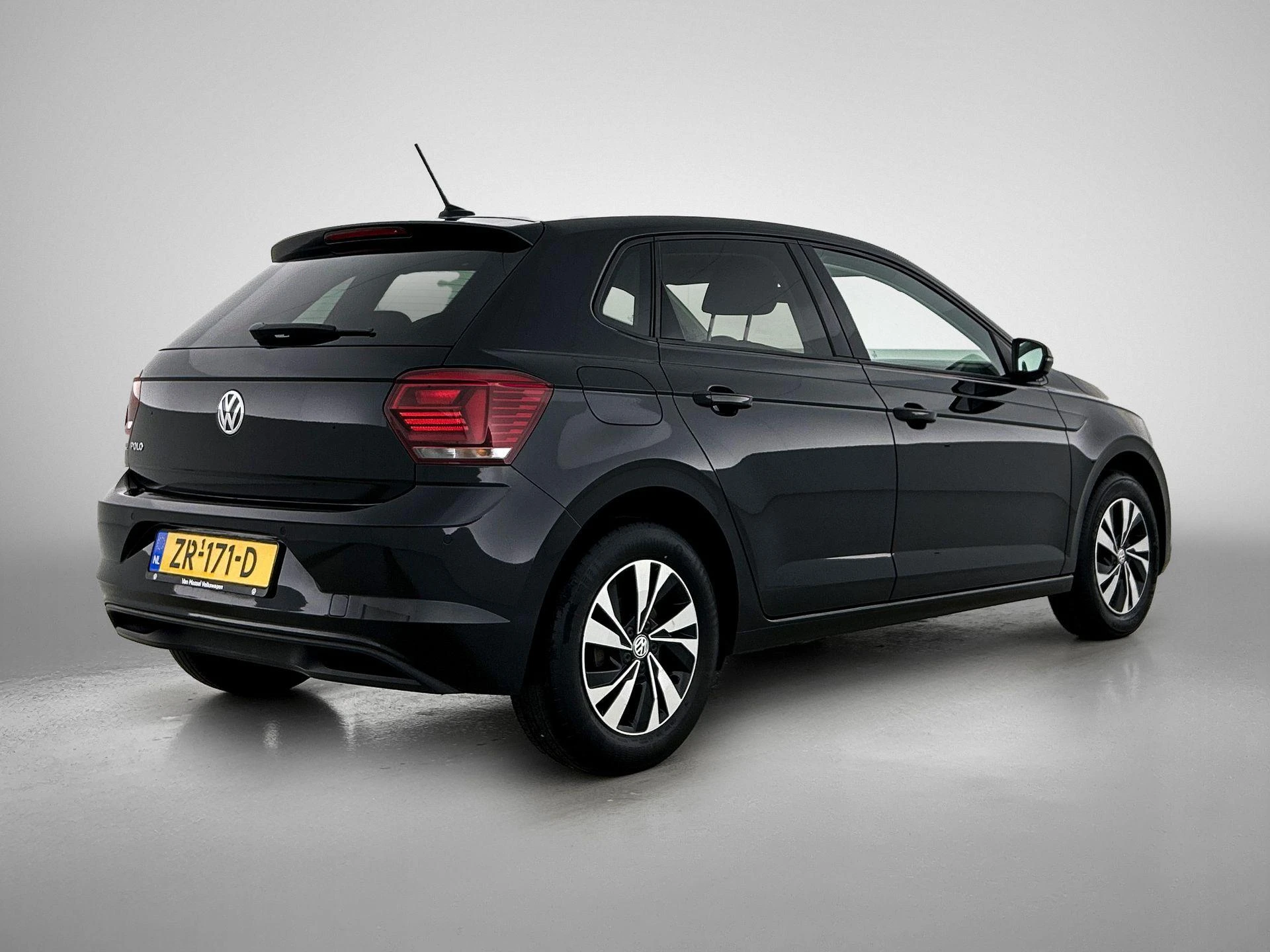 Volkswagen-Polo-image-3