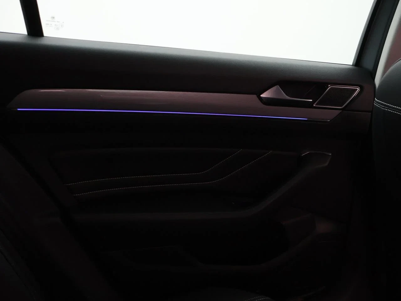 Volkswagen-Passat-image-23
