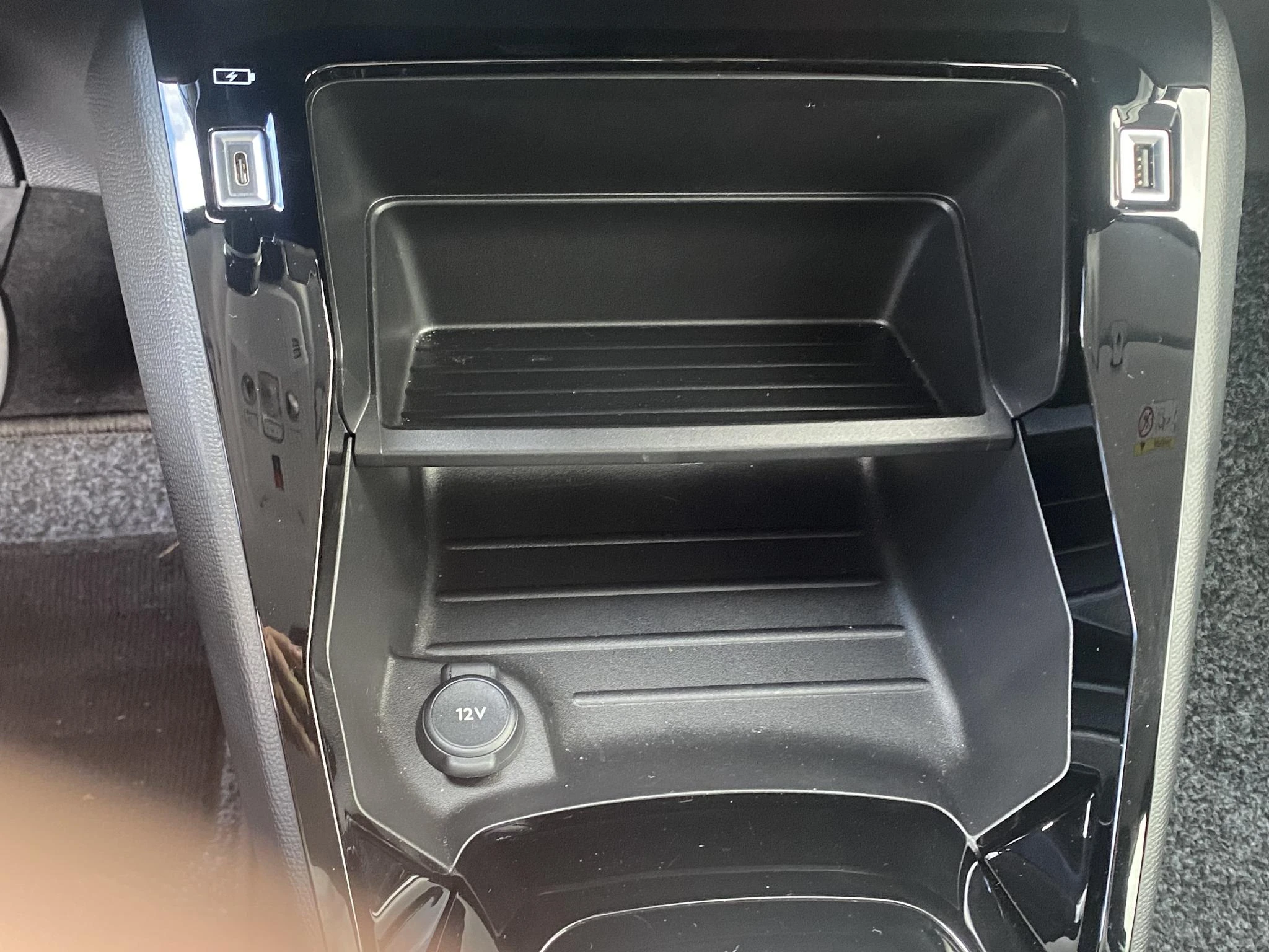 Peugeot-e-208-image-32