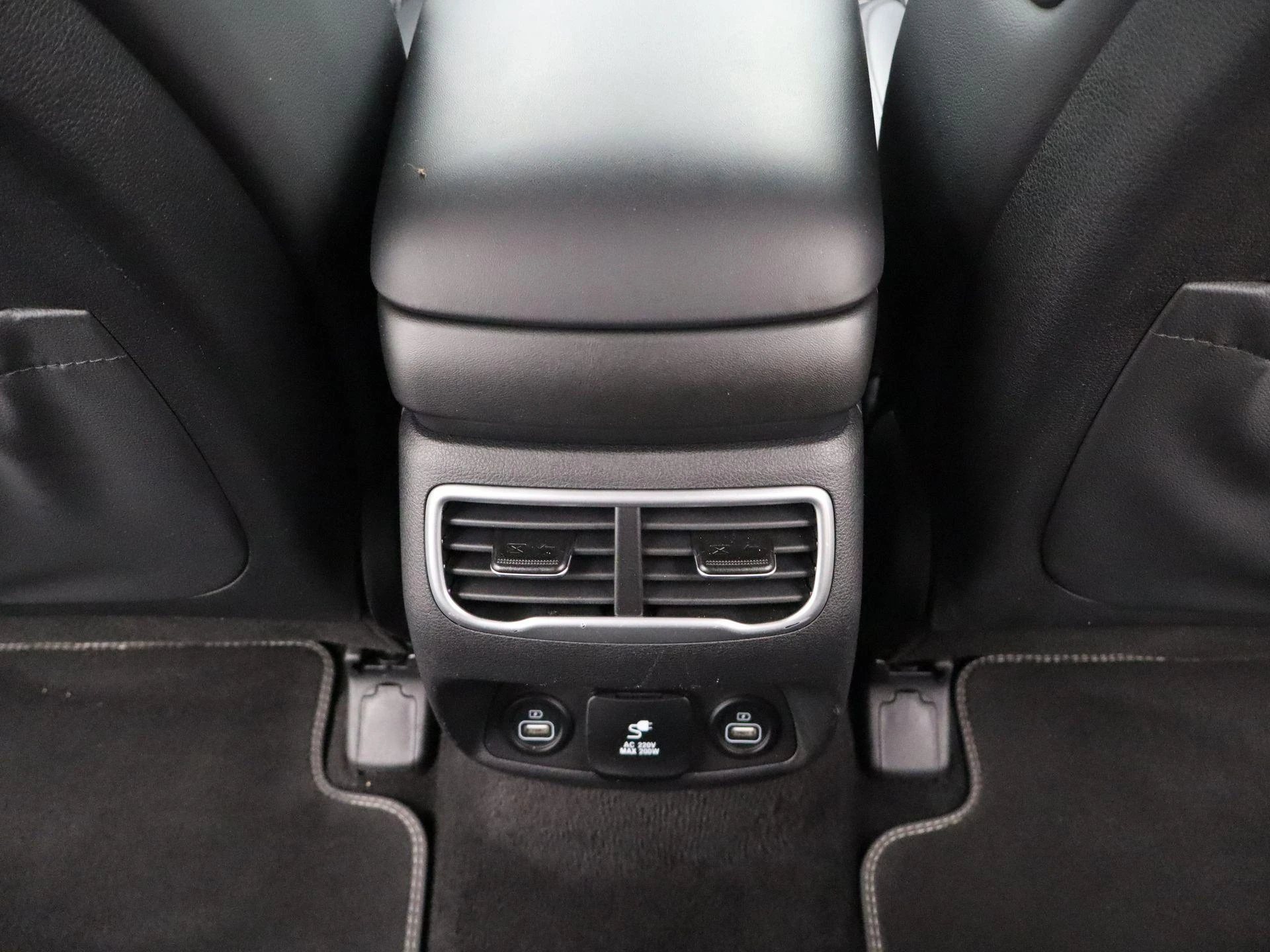 Hyundai-Santa Fe-image-37