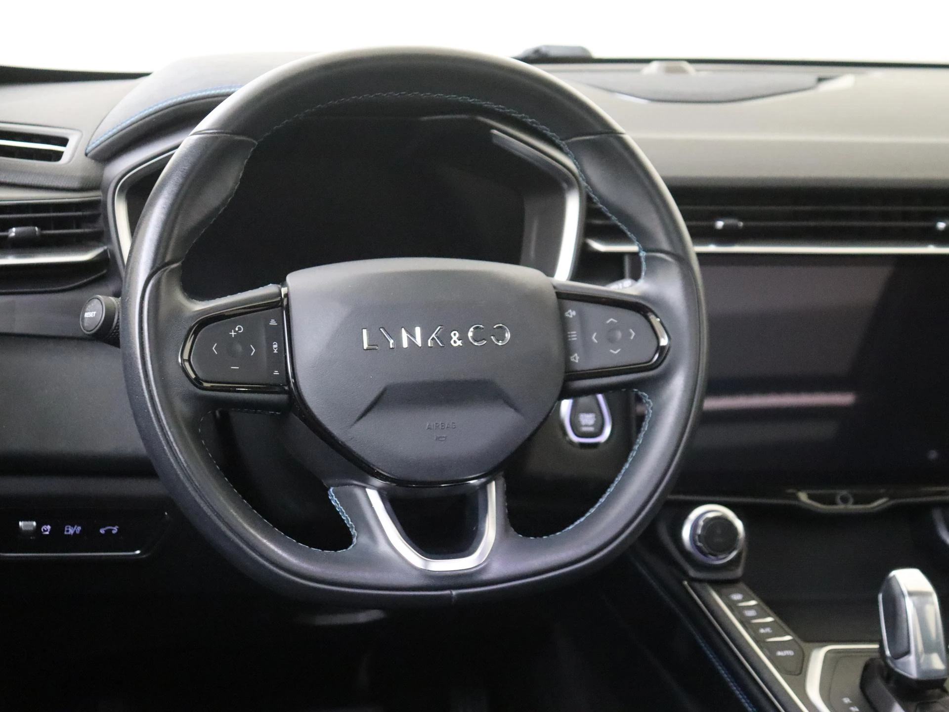 Lynk & Co-01-image-10